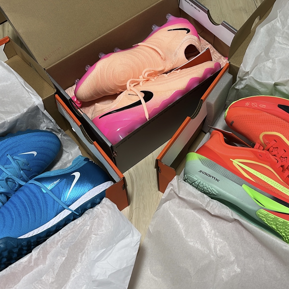 Nike Phantom GX 2 Elite AG Crimson Tint Pink Blast, Nike Phantom GX 2 Pro TF Blue Fury White 착용 스타일