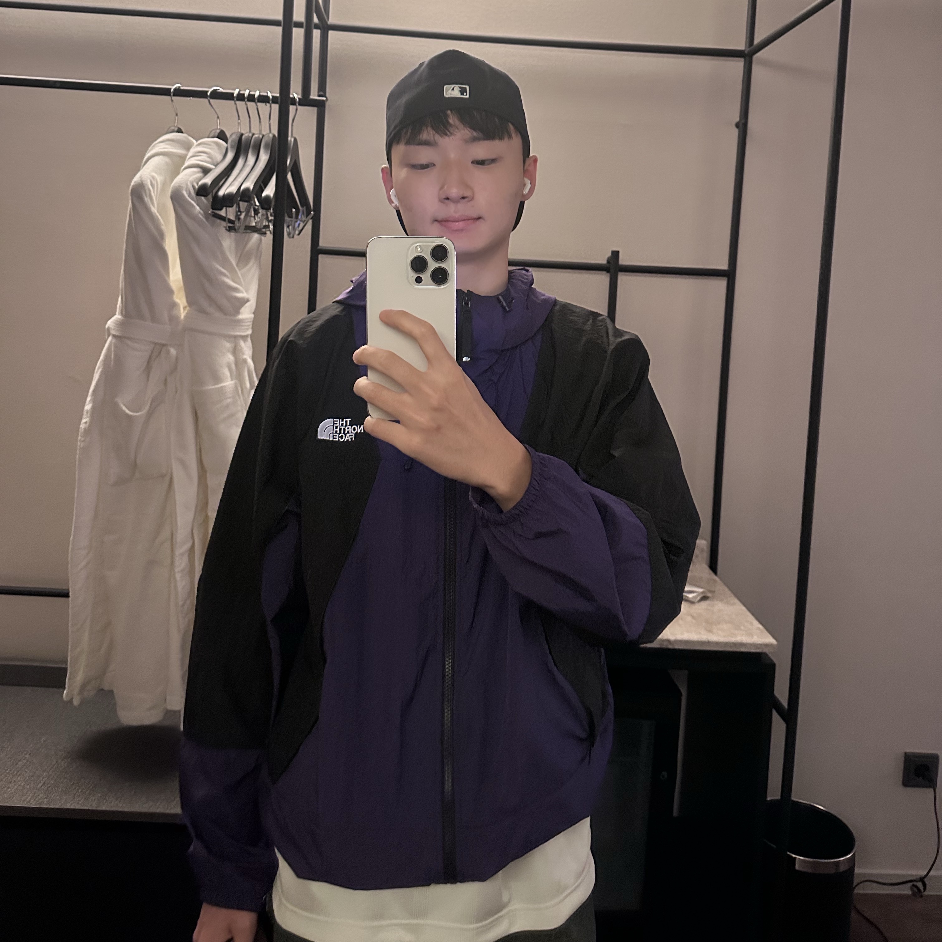 The North Face 1994 Mountain Jacket Purple - 25SS, New Era 59Fifty MLB Authentic New York Yankees Game Navy 착용 스타일