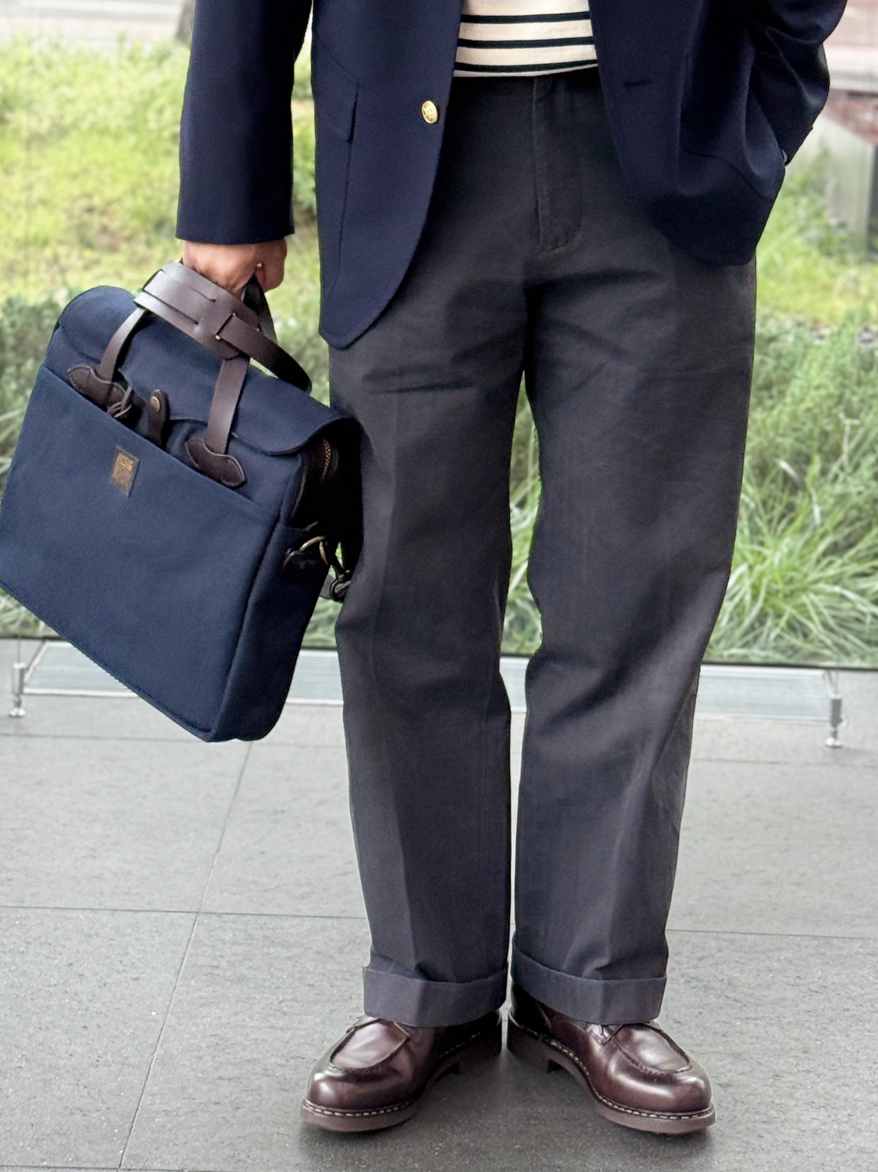 Filson Rugged Twill Original Briefcase Navy, Paraboot Chambord Tex Lisse Cafe 착용 스타일 - 5