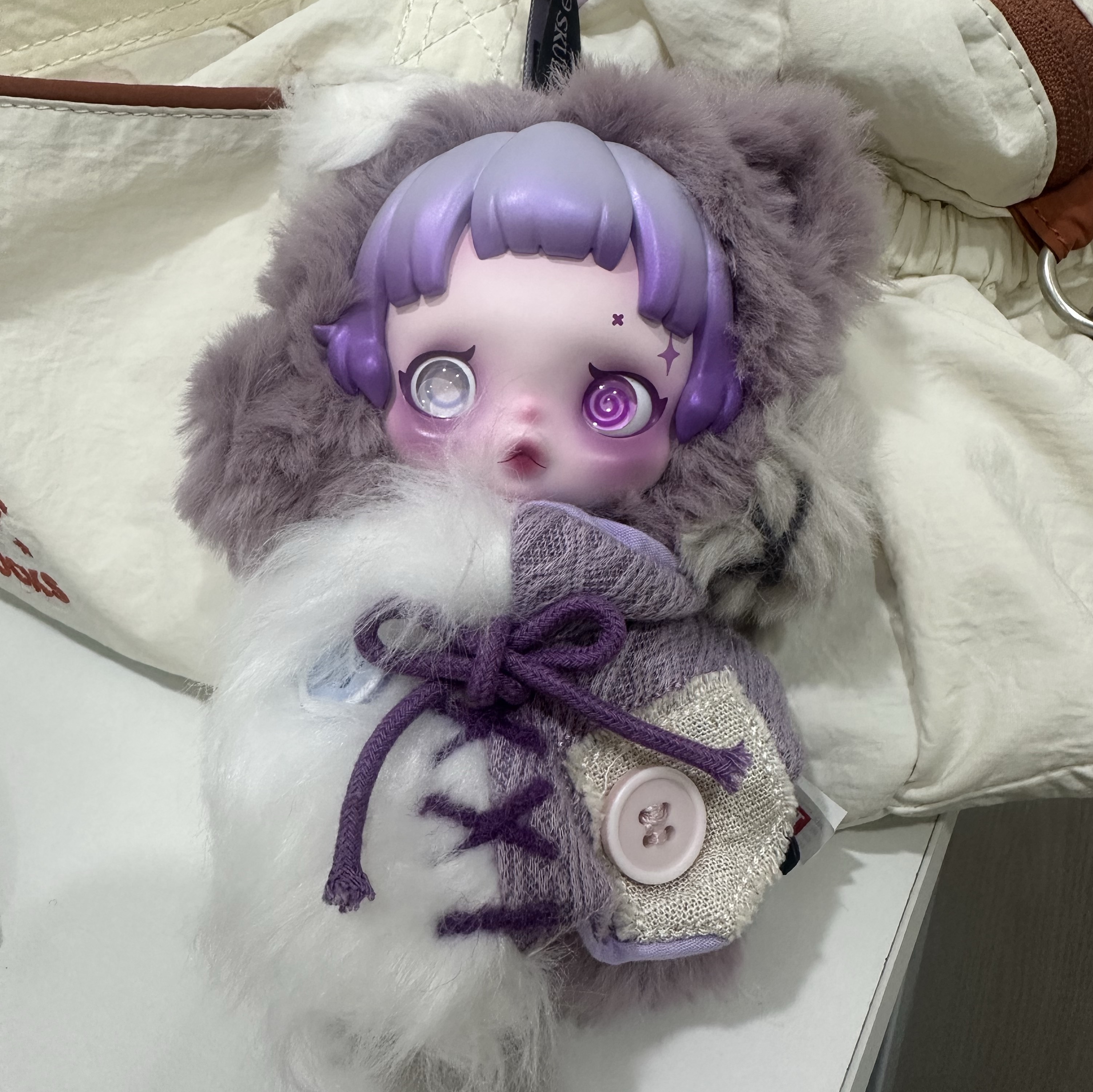 Pop Mart Skullpanda You Found Me ! Series Plush Doll Pendant Ratty Bear (Opened Case) 착용 스타일