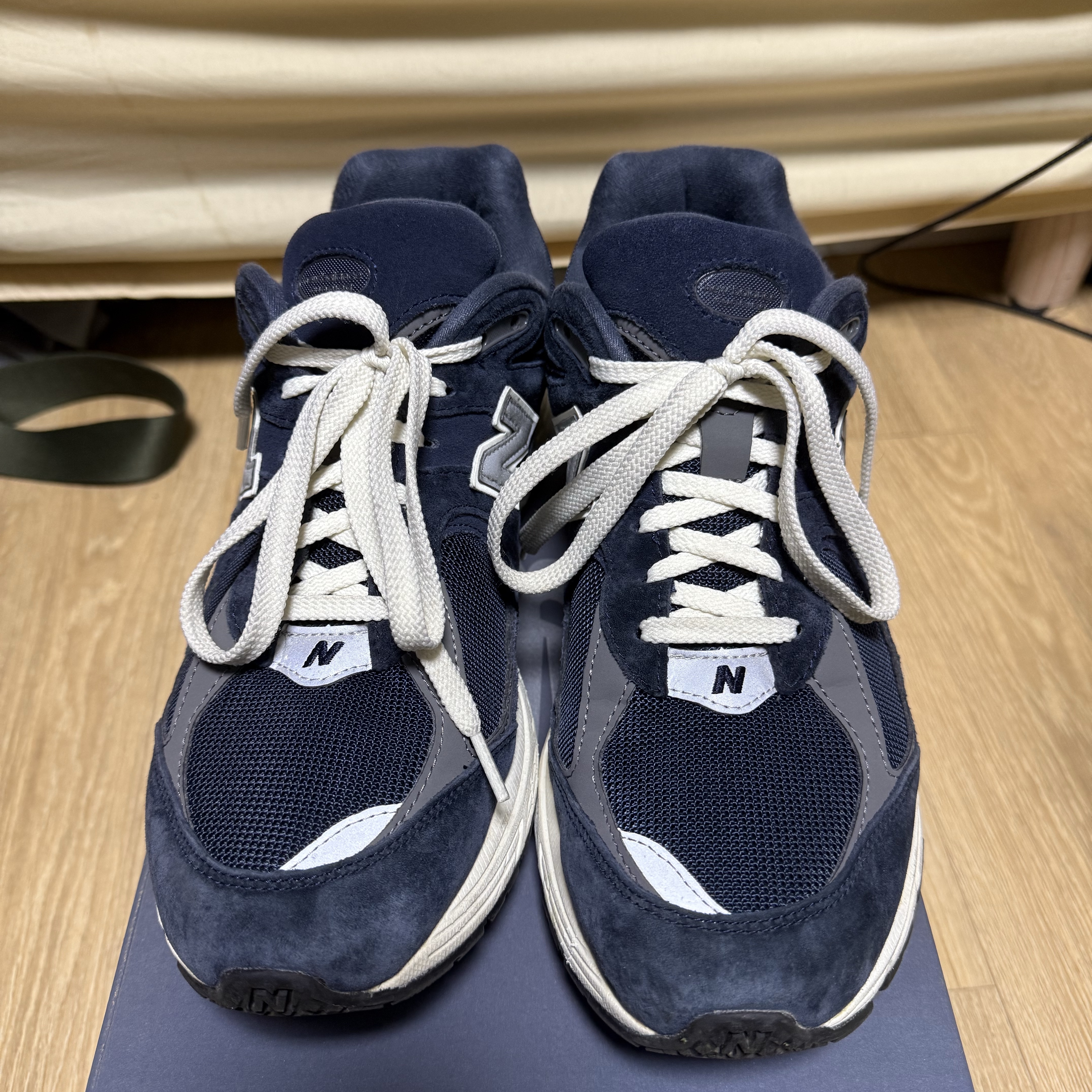 New Balance 2002R Eclipse Castlerock 착용 스타일