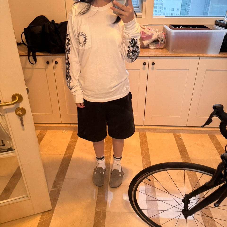 Chrome Hearts Classic Horseshoe Logo Long Sleeve T-Shirt White, Birkenstock Boston Soft Footbed Taupe - Narrow 착용 스타일 - 1