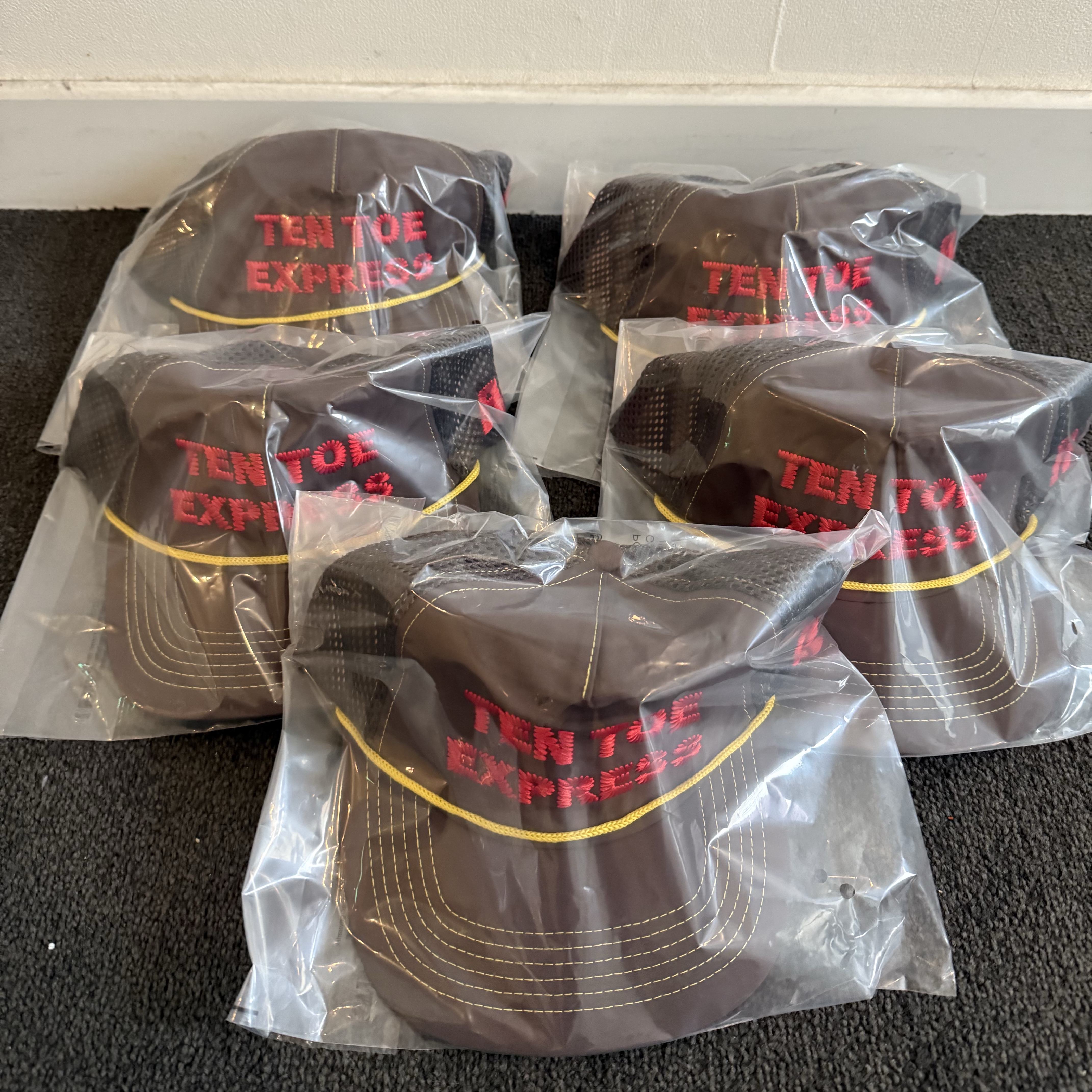 Alex Zono Ten Toe Express Trucker Hat Brown 착용 스타일