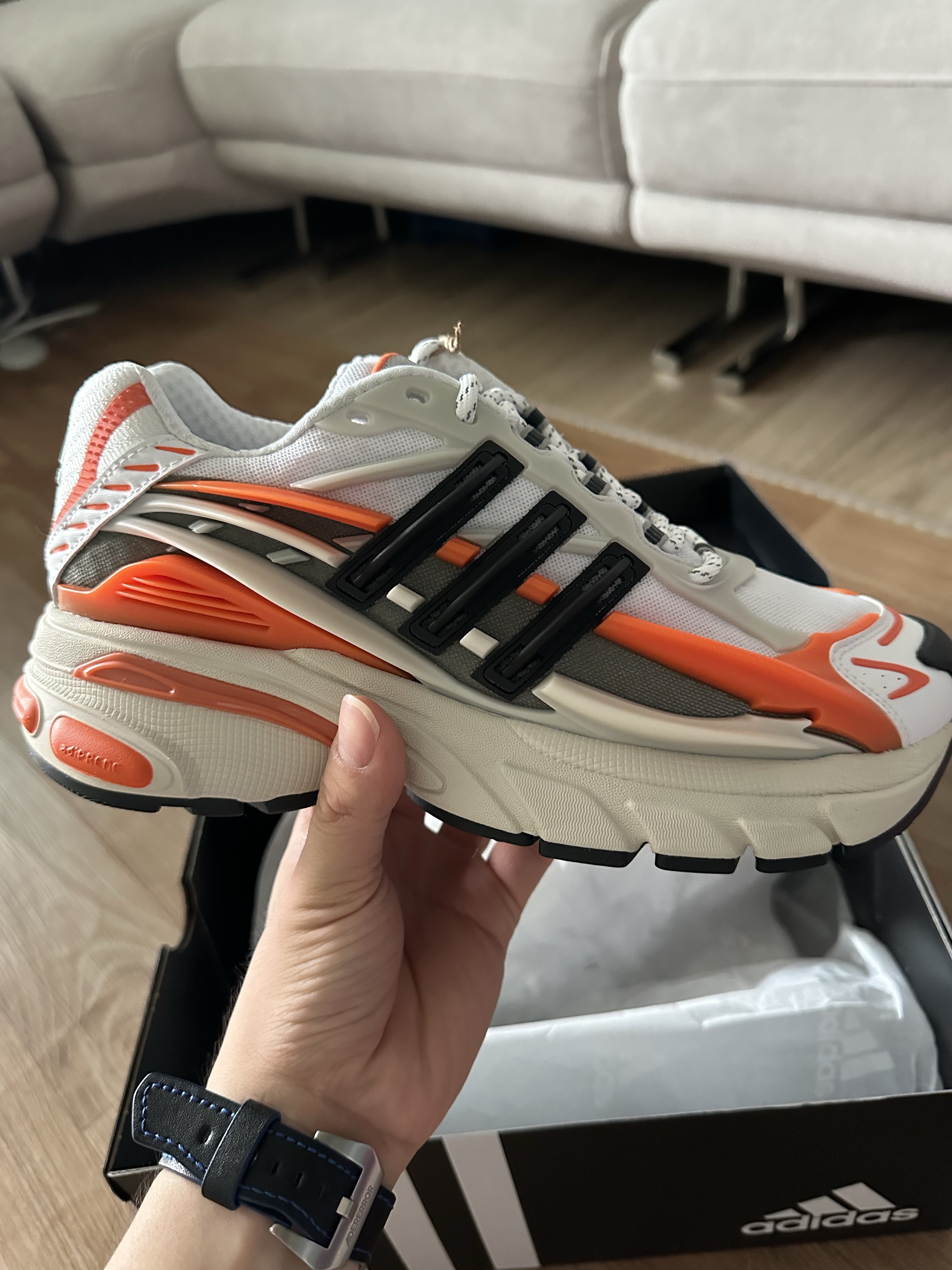 Adidas x Pharrell Williams Adistar Jellyfish Focus Olive Core Black 착용 스타일