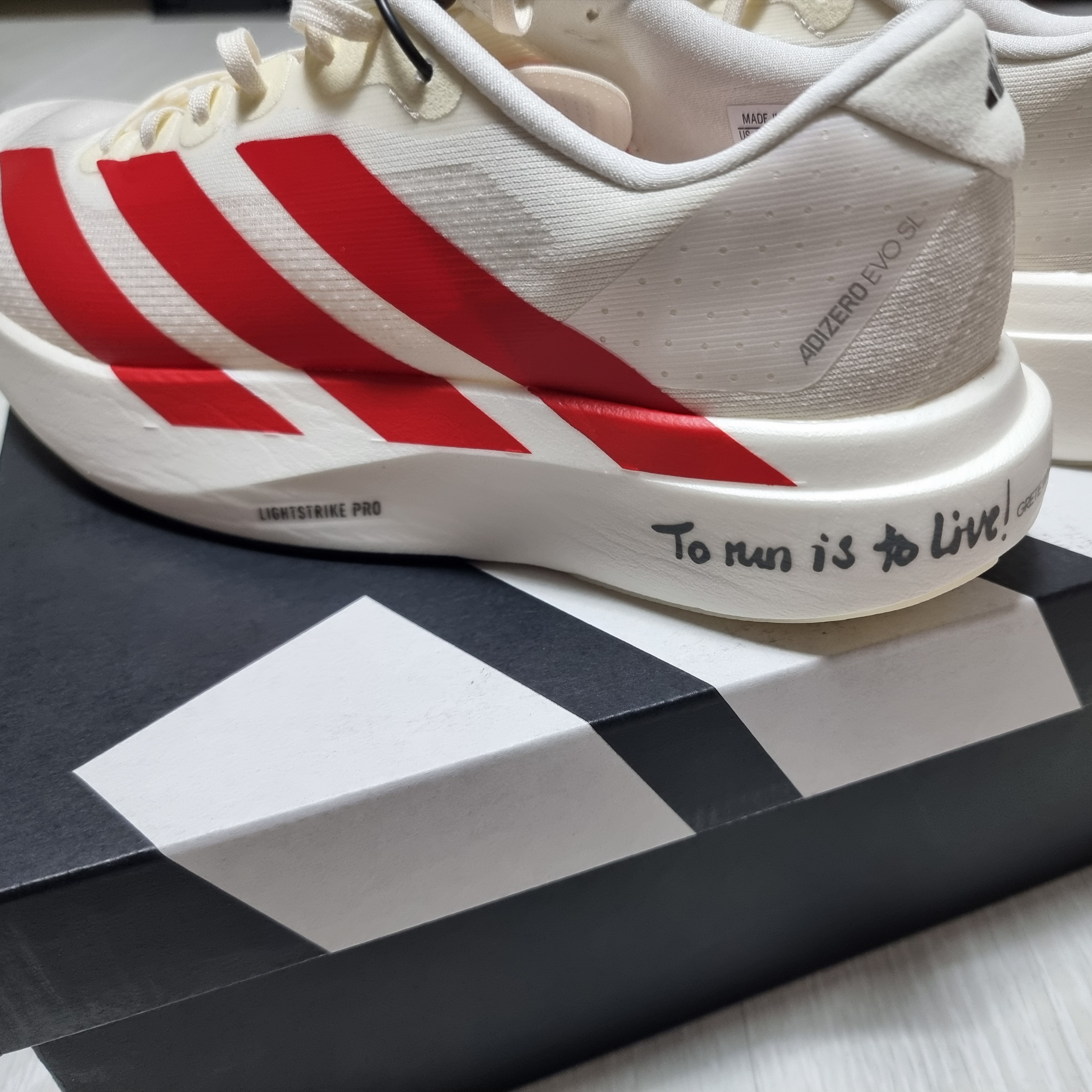 Adidas Adizero EVO SL Off White Better Scarlet 착용 스타일