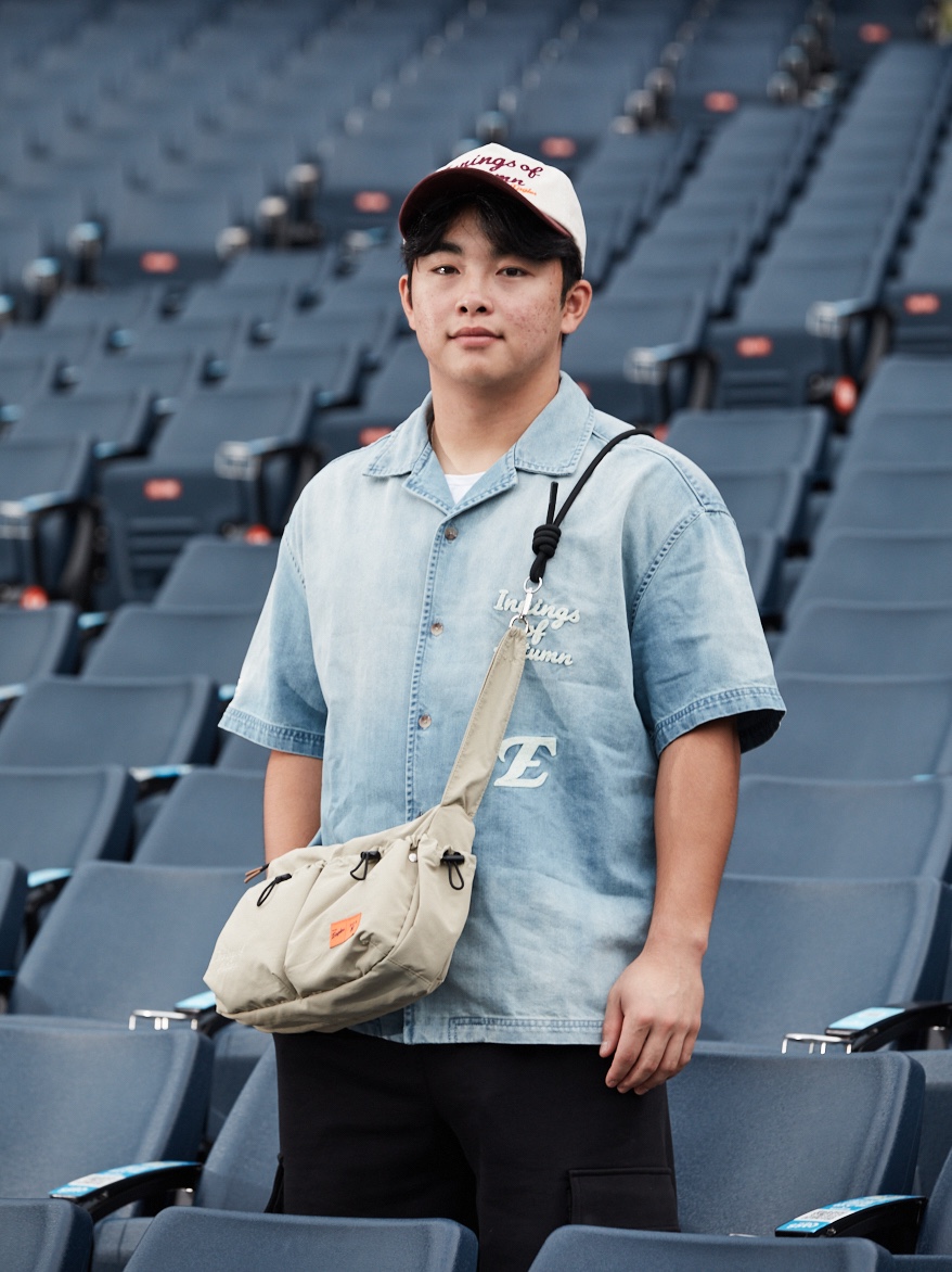 Satur x Hanwha Eagles Denim Half Sleeve Shirts Blue, Satur x Hanwha Eagles Typo Graphic 5 Panel Ball Cap Burgundy 착용 스타일 - 2
