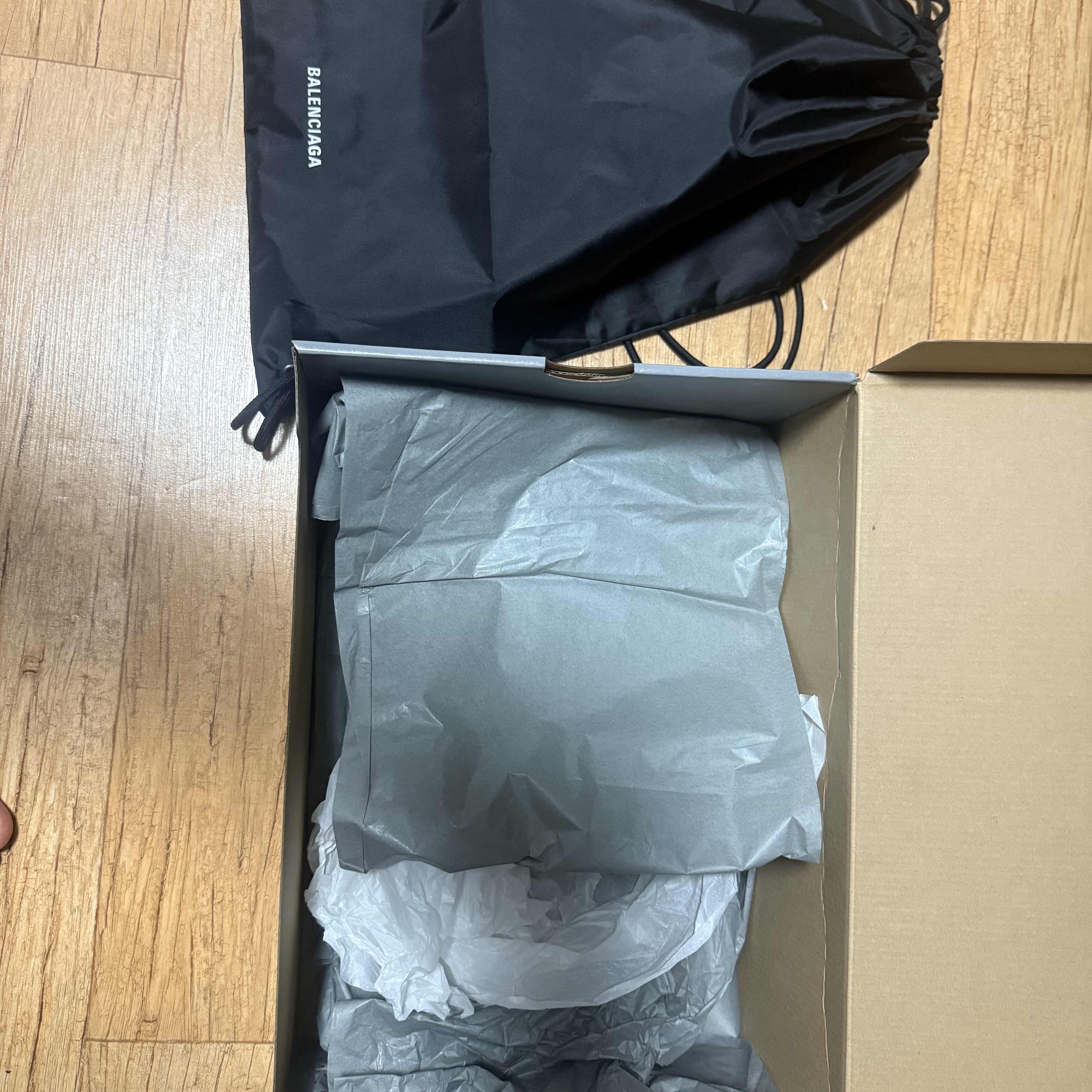 Balenciaga 3XL Sneakers Beige 착용 스타일 - 2