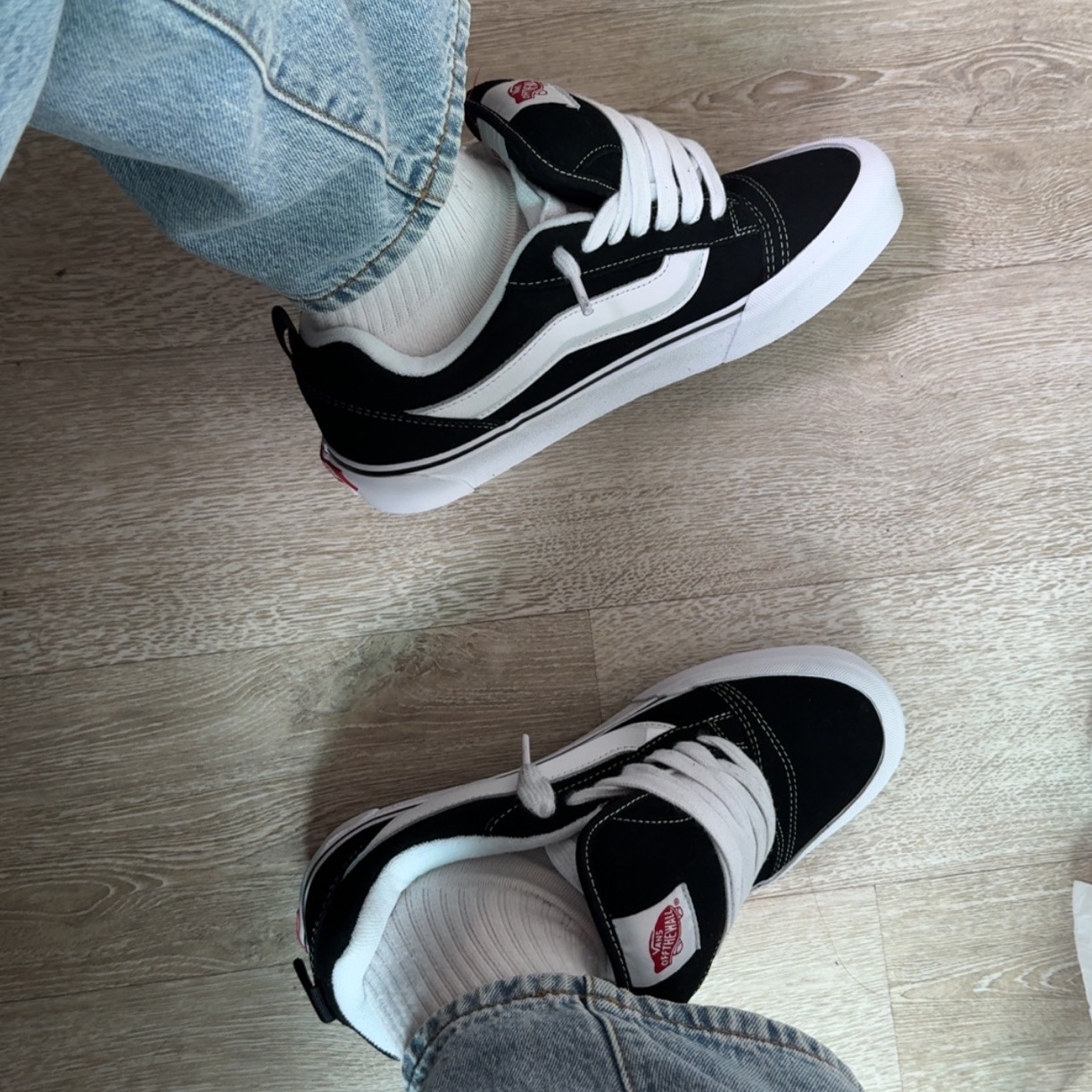 Vans Knu-Skool Black True White 착용 스타일