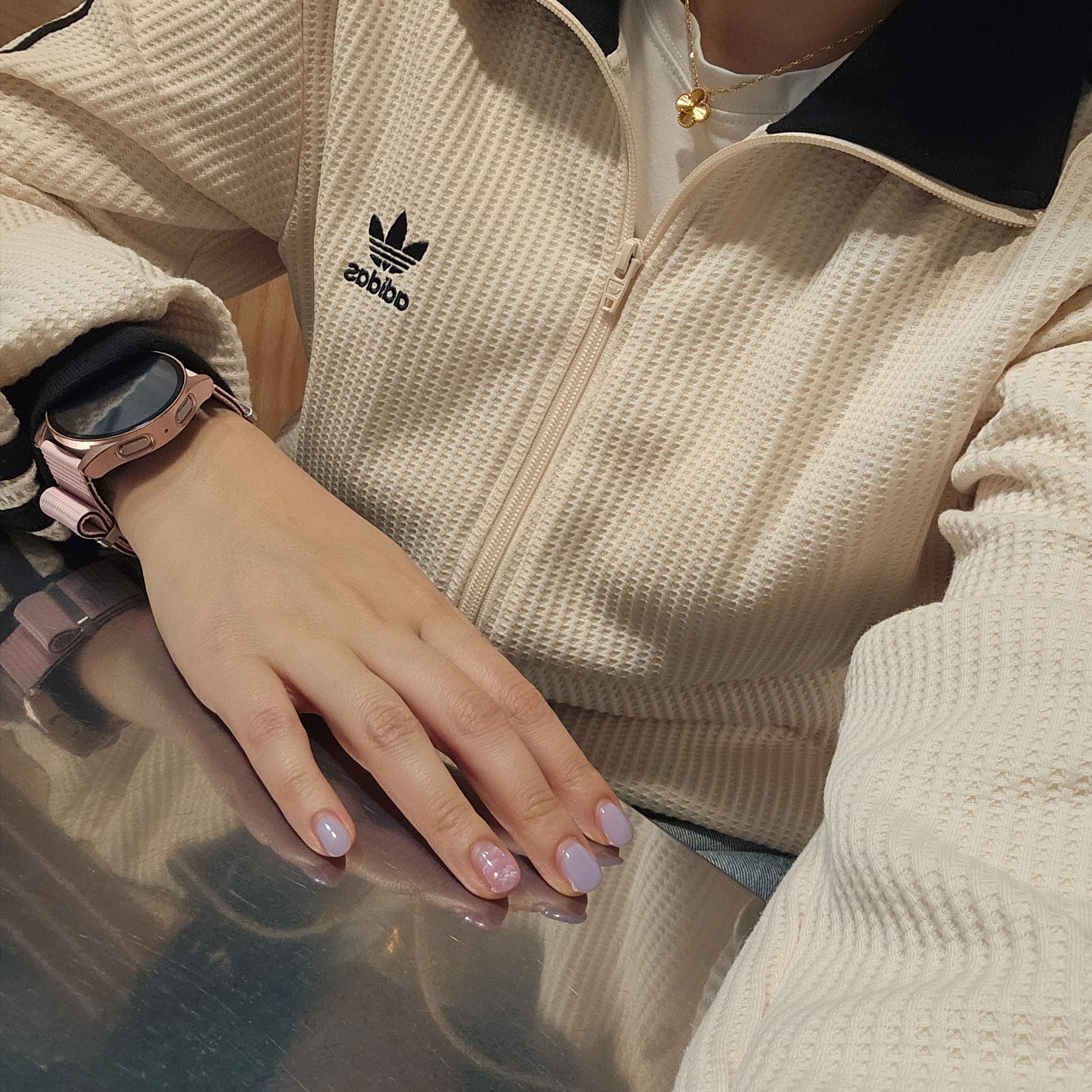 Adidas Waffle Beckenbauer Track Top Wonder White - KR Sizing, (W) Van Cleef & Arpels Vintage Alhambra Pendant Guilloche Yellow Gold 착용 스타일 - 3