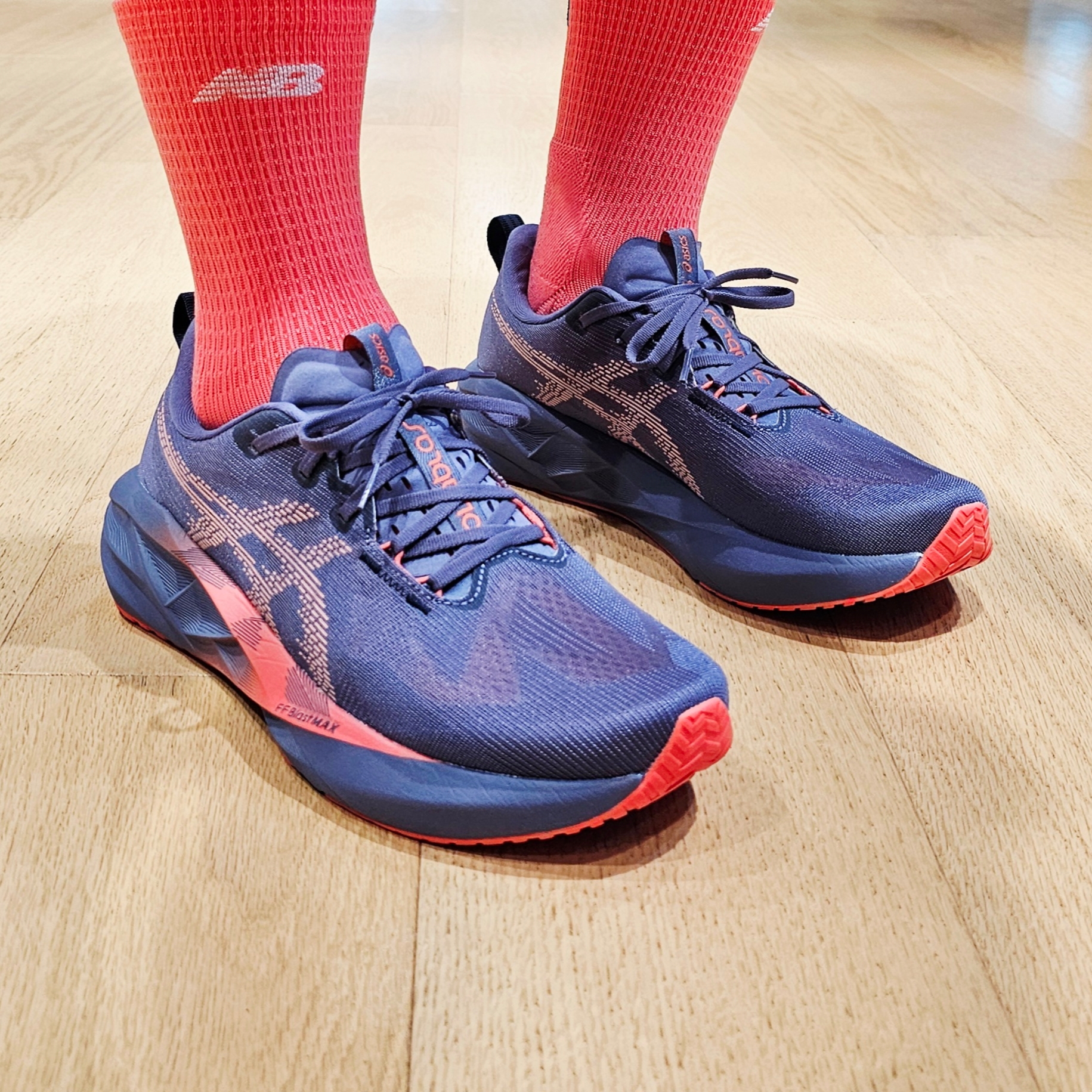 Asics Novablast 5 Greyish Purple Coral Reef 착용 스타일