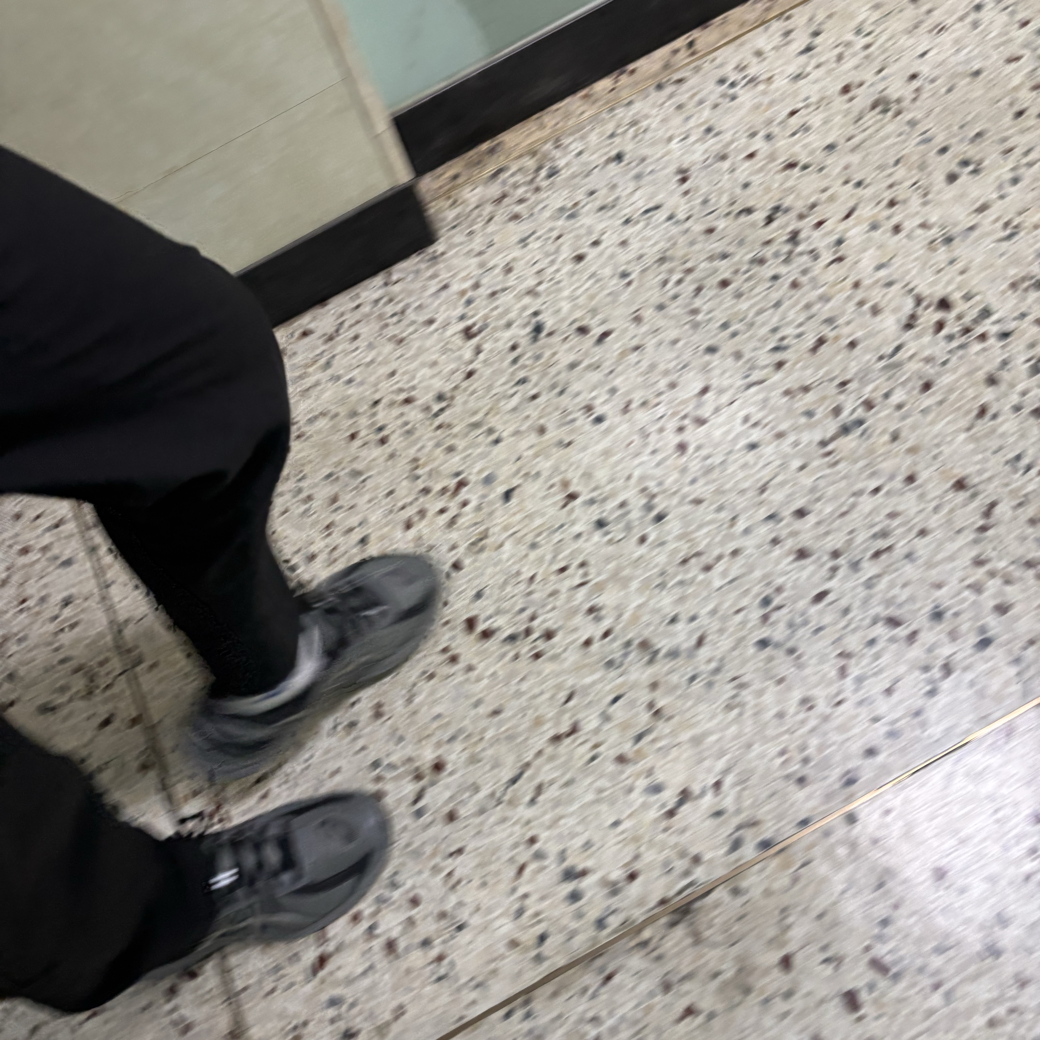 Asics GT-2160 Black Pure Silver 착용 스타일