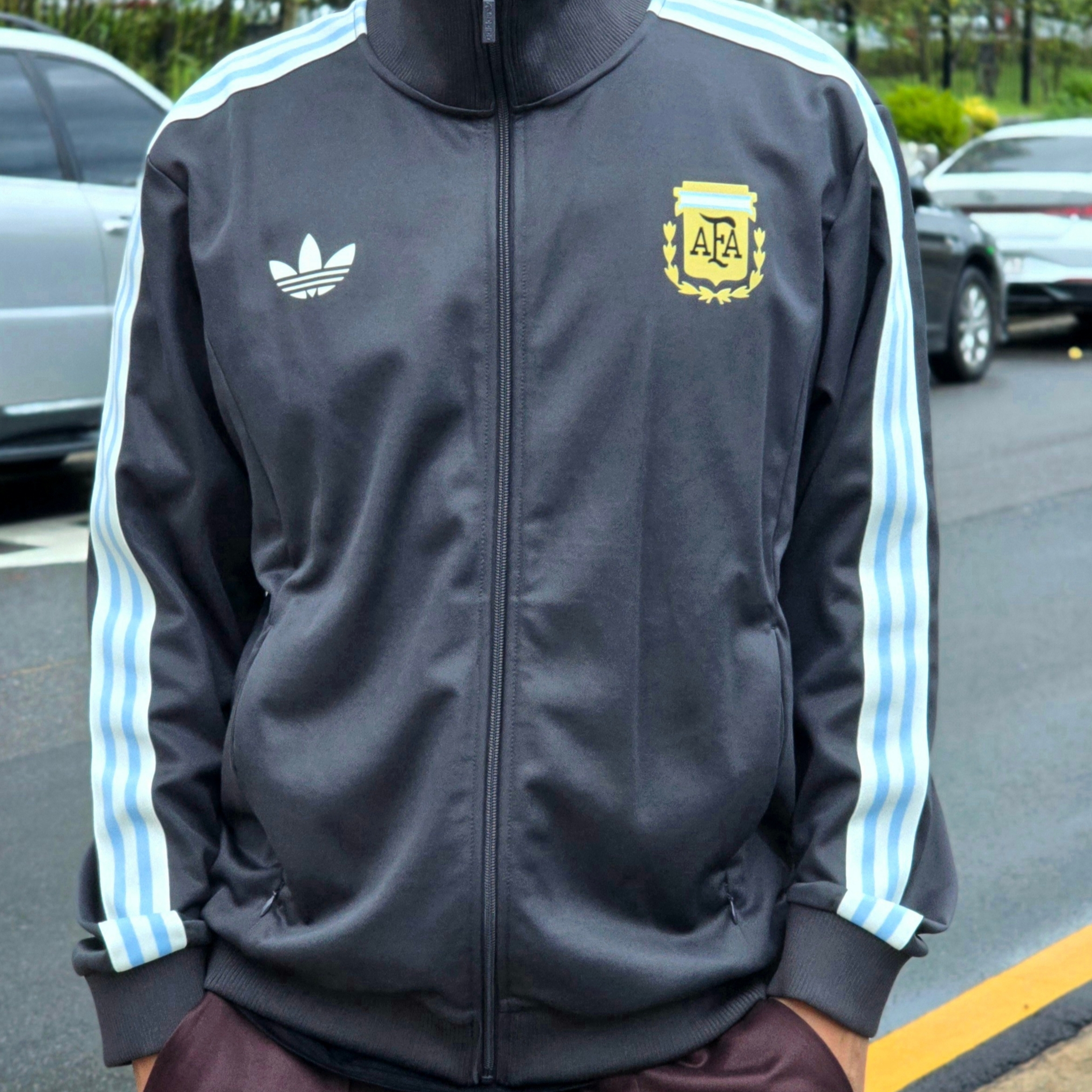 Adidas Argentina Beckenbauer Track Top Utility Black - KR Sizing, Adidas Argentina Beckenbauer Track Top Utility Black - US Sizing 착용 스타일 - 1