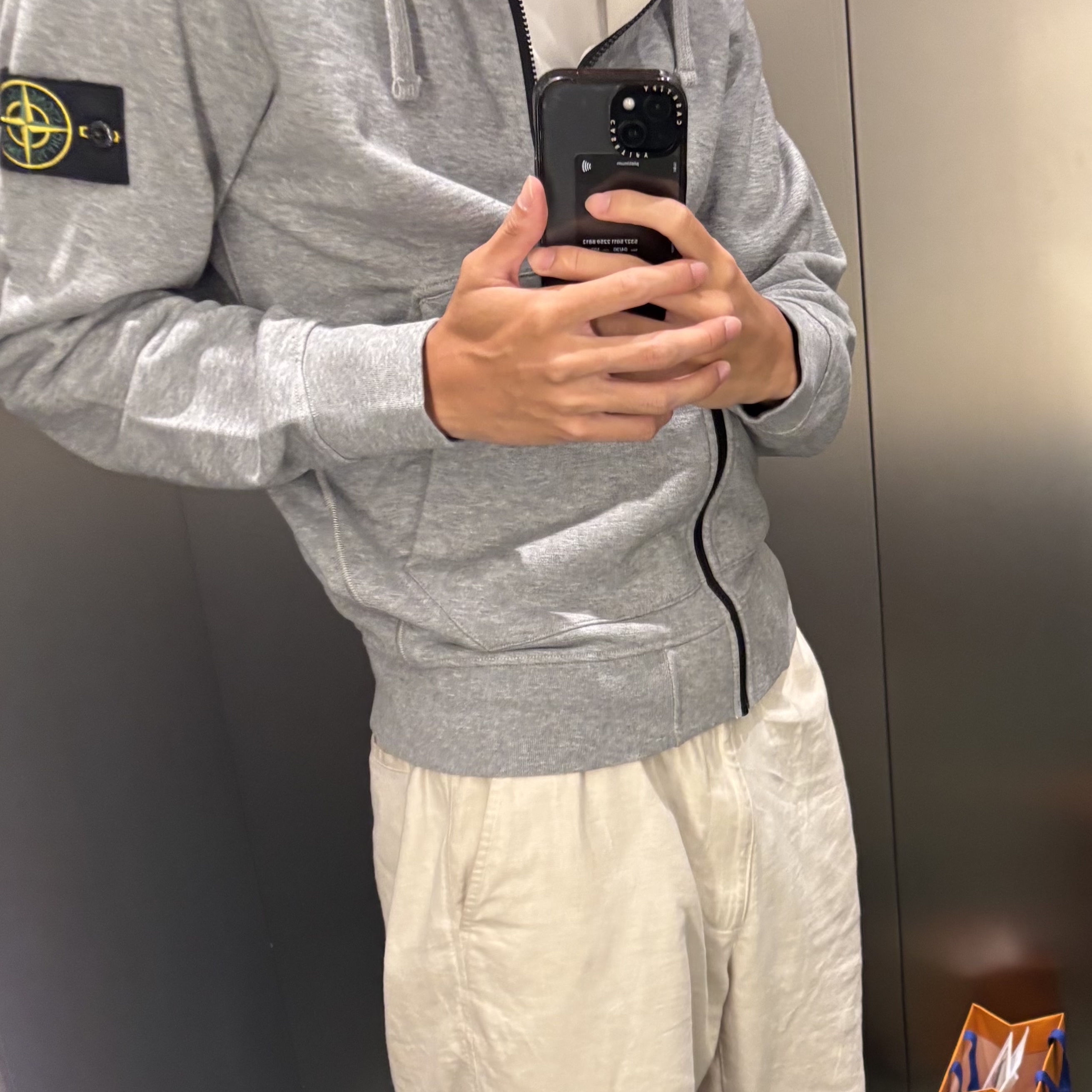 Stone Island 6100042 Oraganic Cotton Fleece Hooded Sweatshirt with Drawstring Hood and Zip Dust Grey Melange - 25SS 착용 스타일