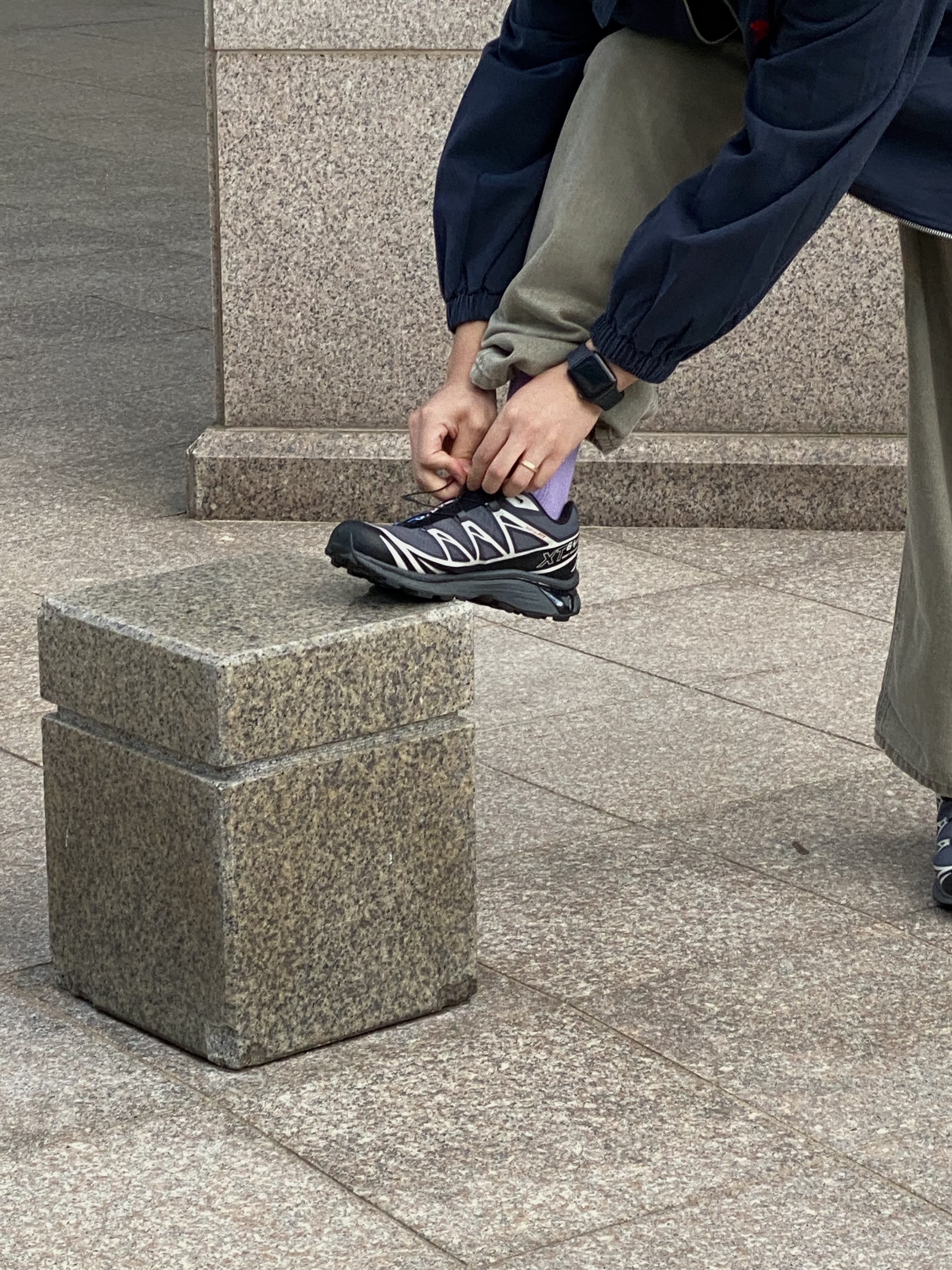 Salomon XT-6 Gore-Tex Black Ebony 착용 스타일 - 3