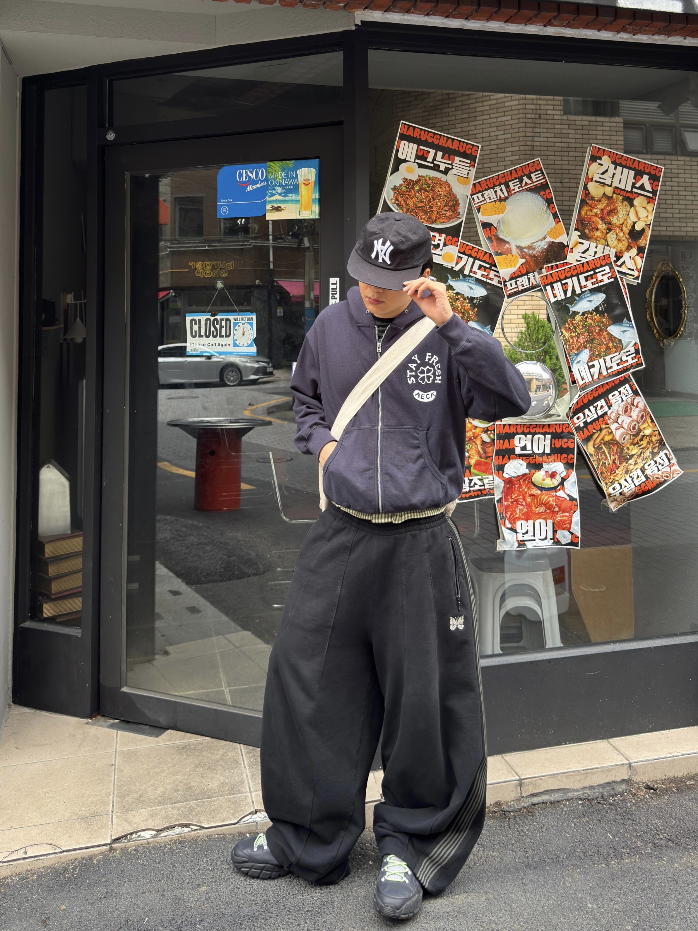 Stussy Boxer Shorts Multi (3 Pack), Needles x LHP H.D. Track Pants Black 착용 스타일 - 2