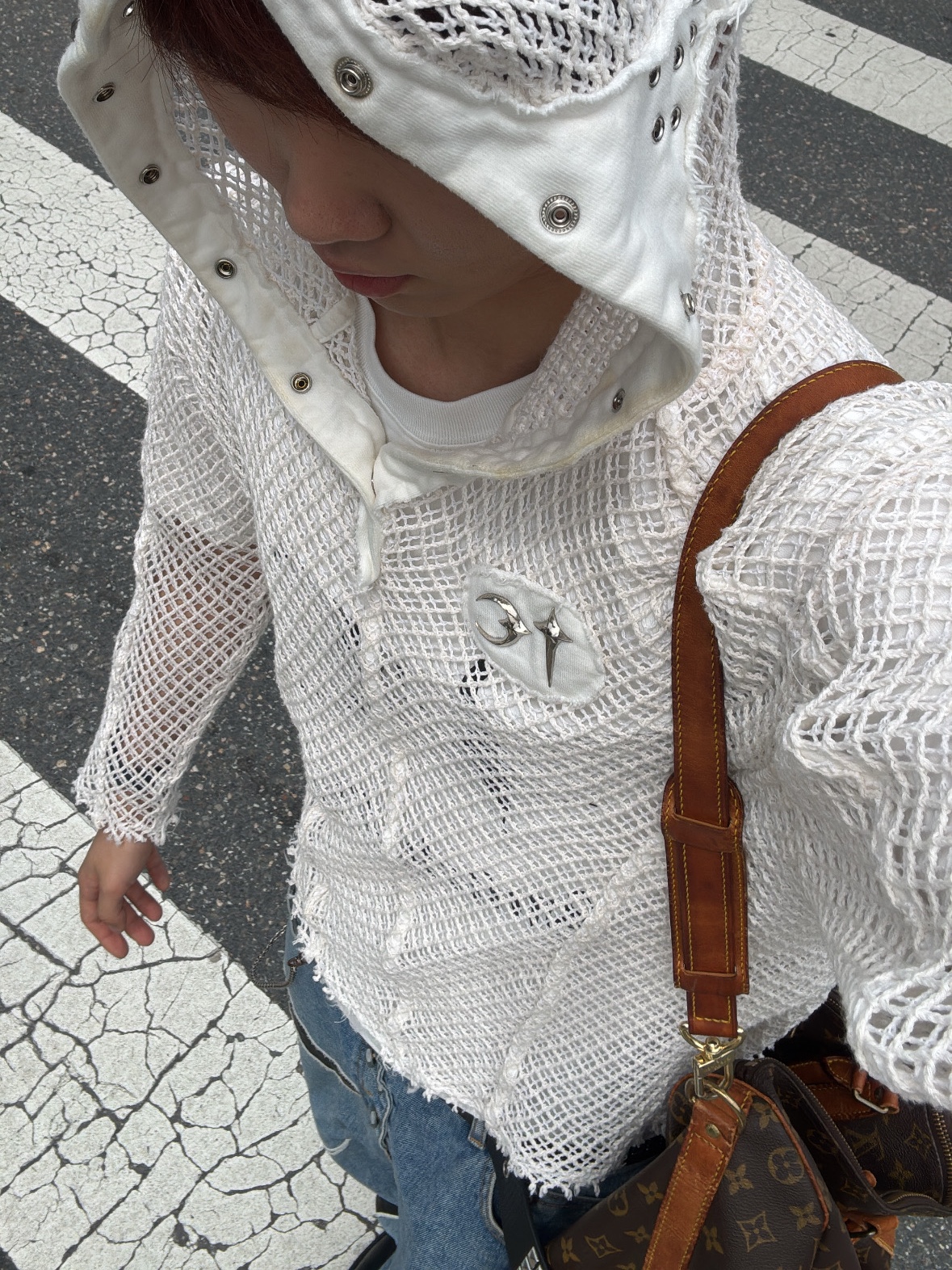 Louis Vuitton Keepall Bandouliere 50 Monogram Canvas, Thug Club Mithril Hoodie Sleeve White 착용 스타일