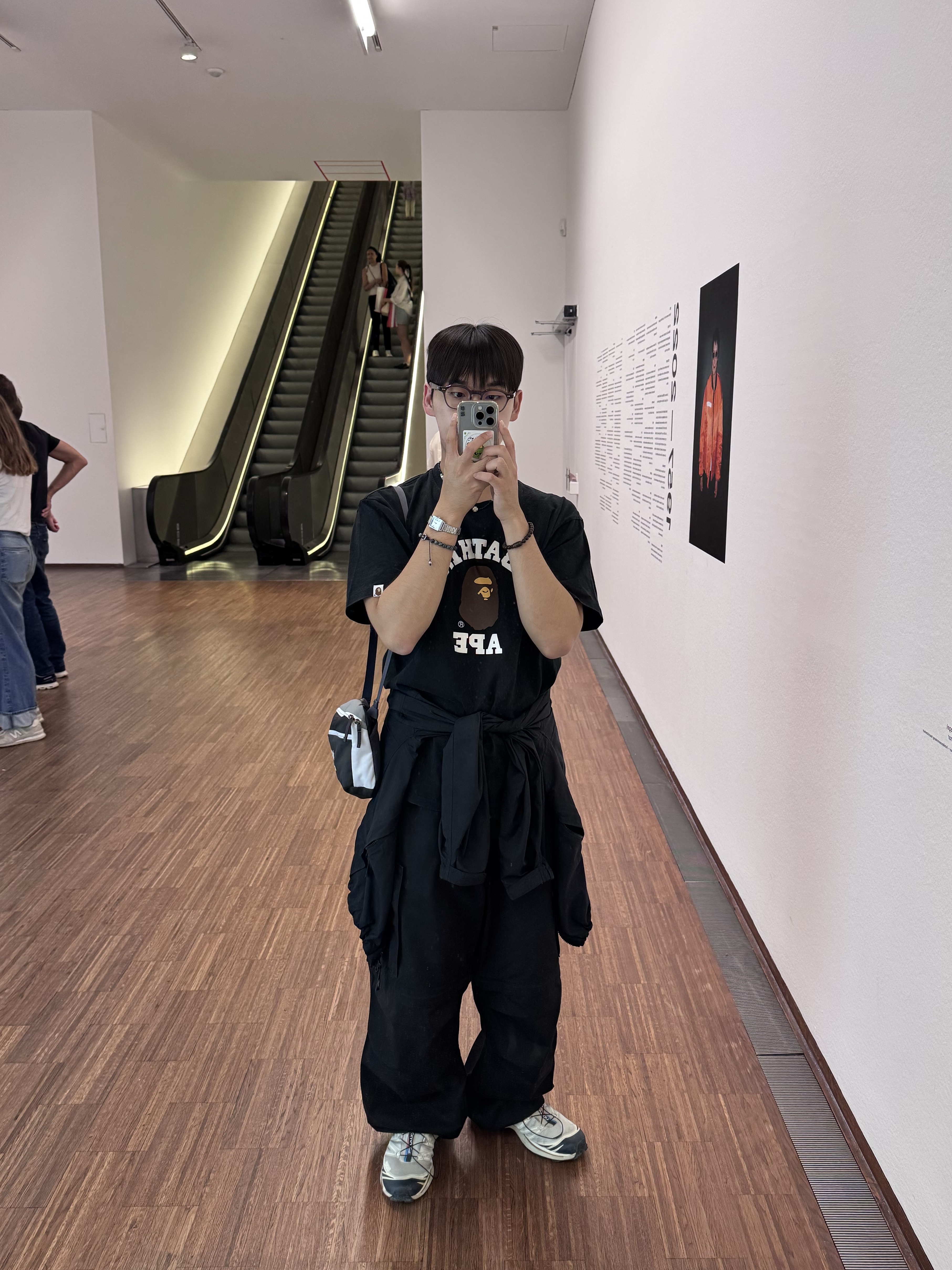 BAPE College T-Shirt Black 착용 스타일 - 2
