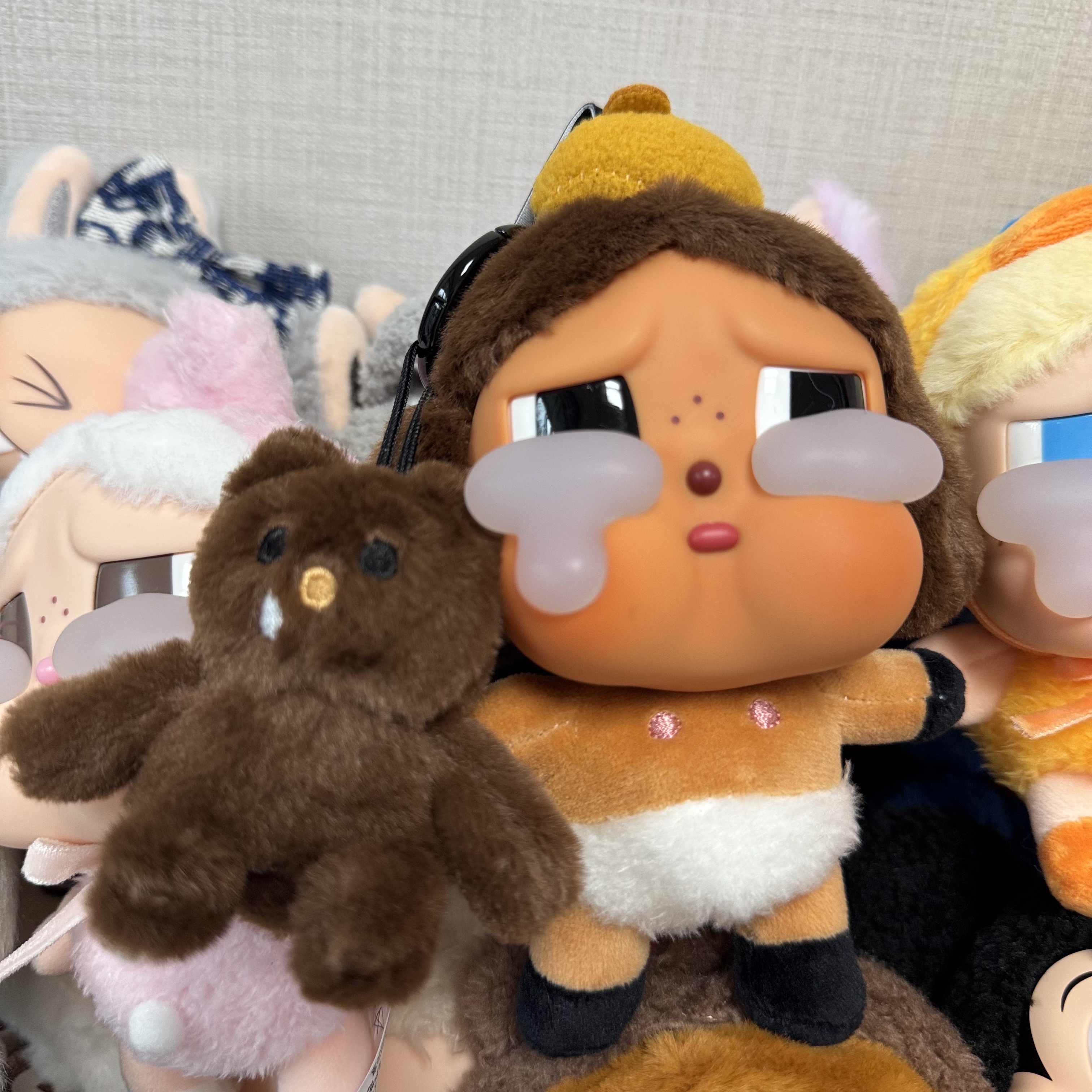 Pop Mart Crybaby Crying Again Series Plush Keyring Sealed Case (6 Blind Boxes) 착용 스타일 - 1