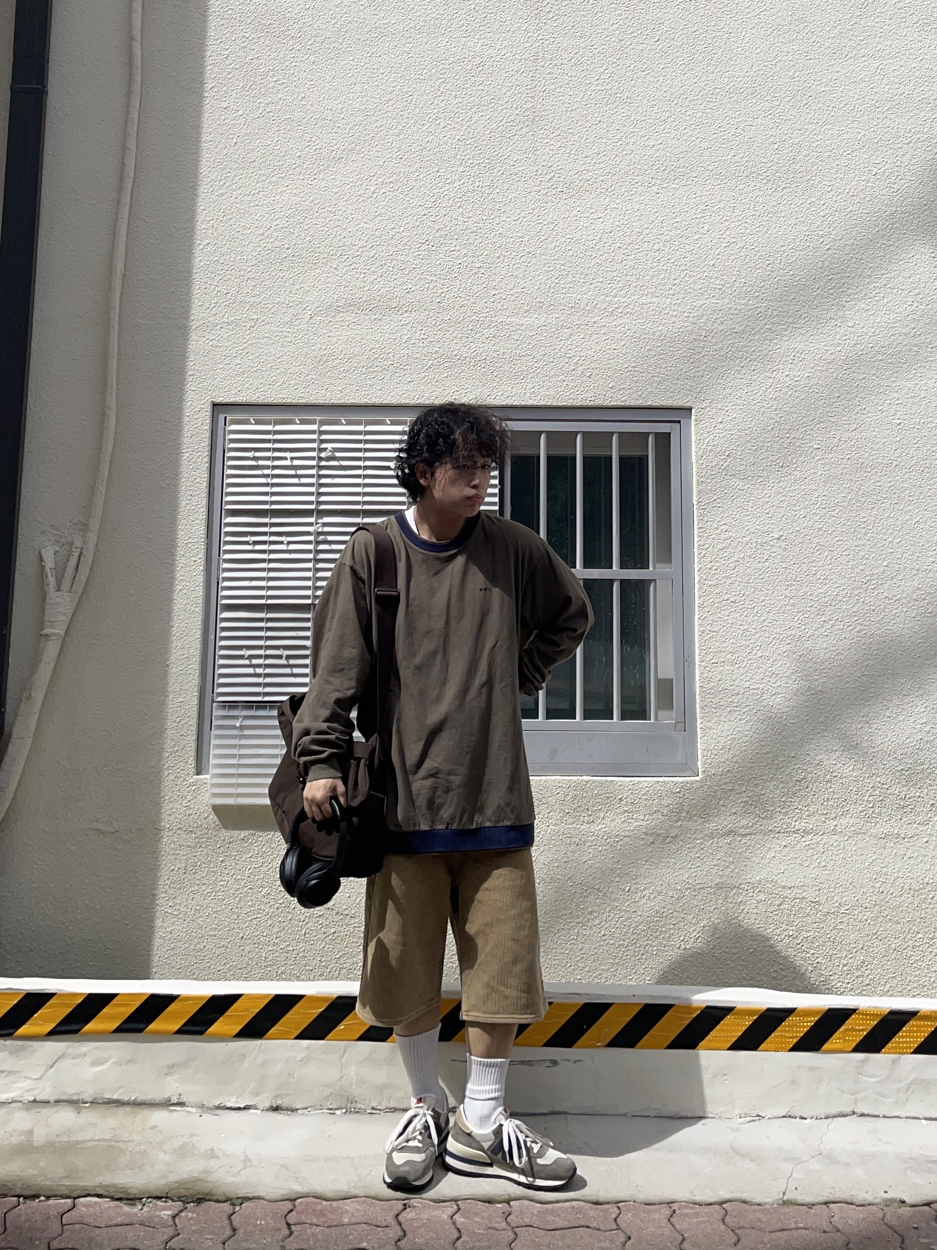 New Balance 990v1 Made in USA Olive, Uniqlo U Roll Bag Dark Brown 착용 스타일 - 1