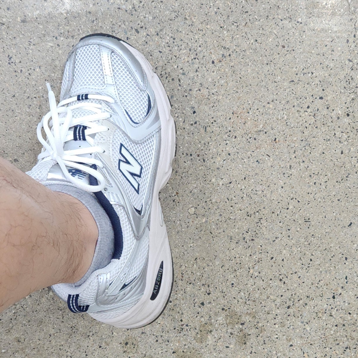 New Balance 530 Steel Grey 착용 스타일