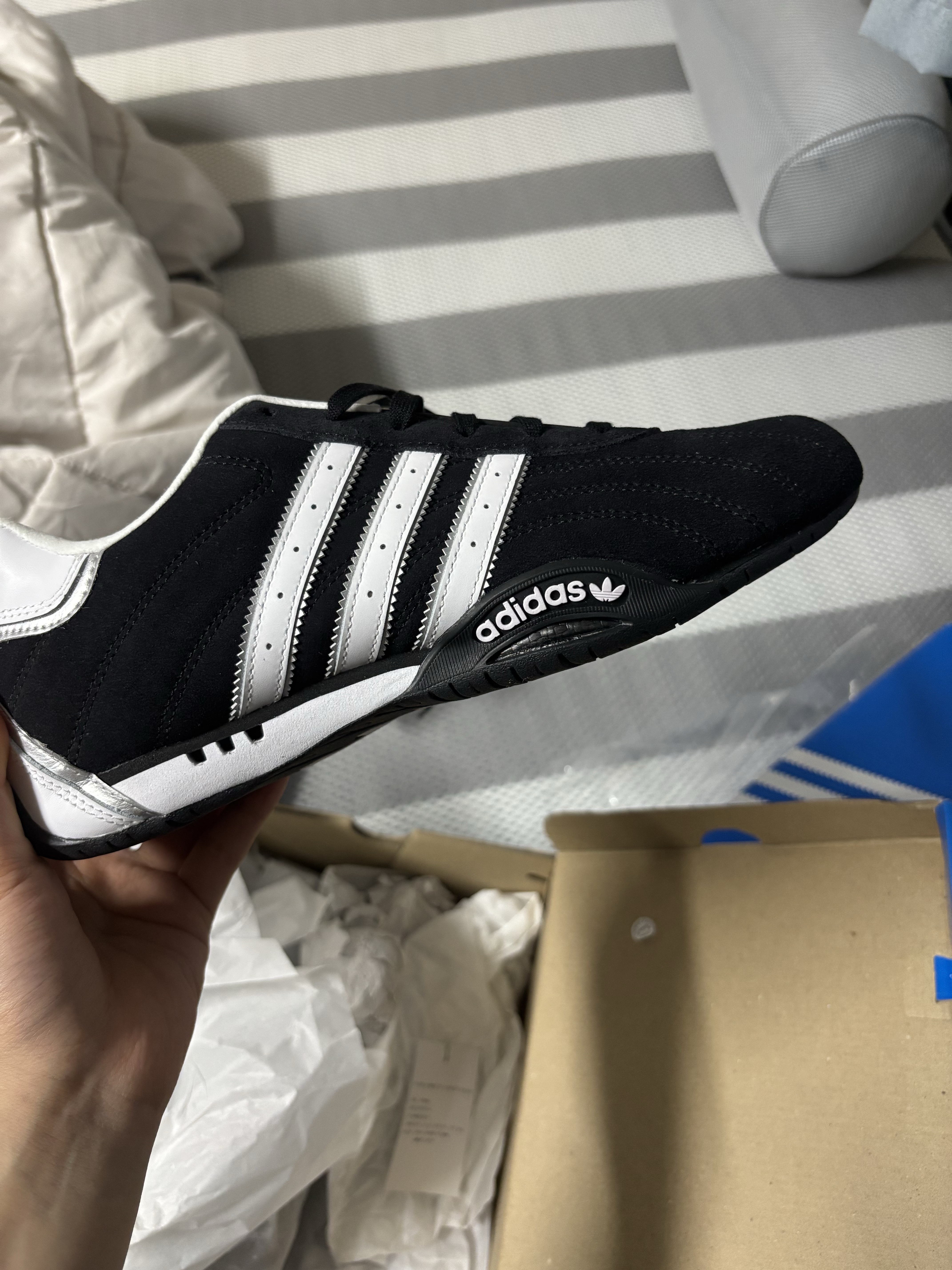 Adidas Originals Adiracer Lo Core Black Cloud White 착용 스타일