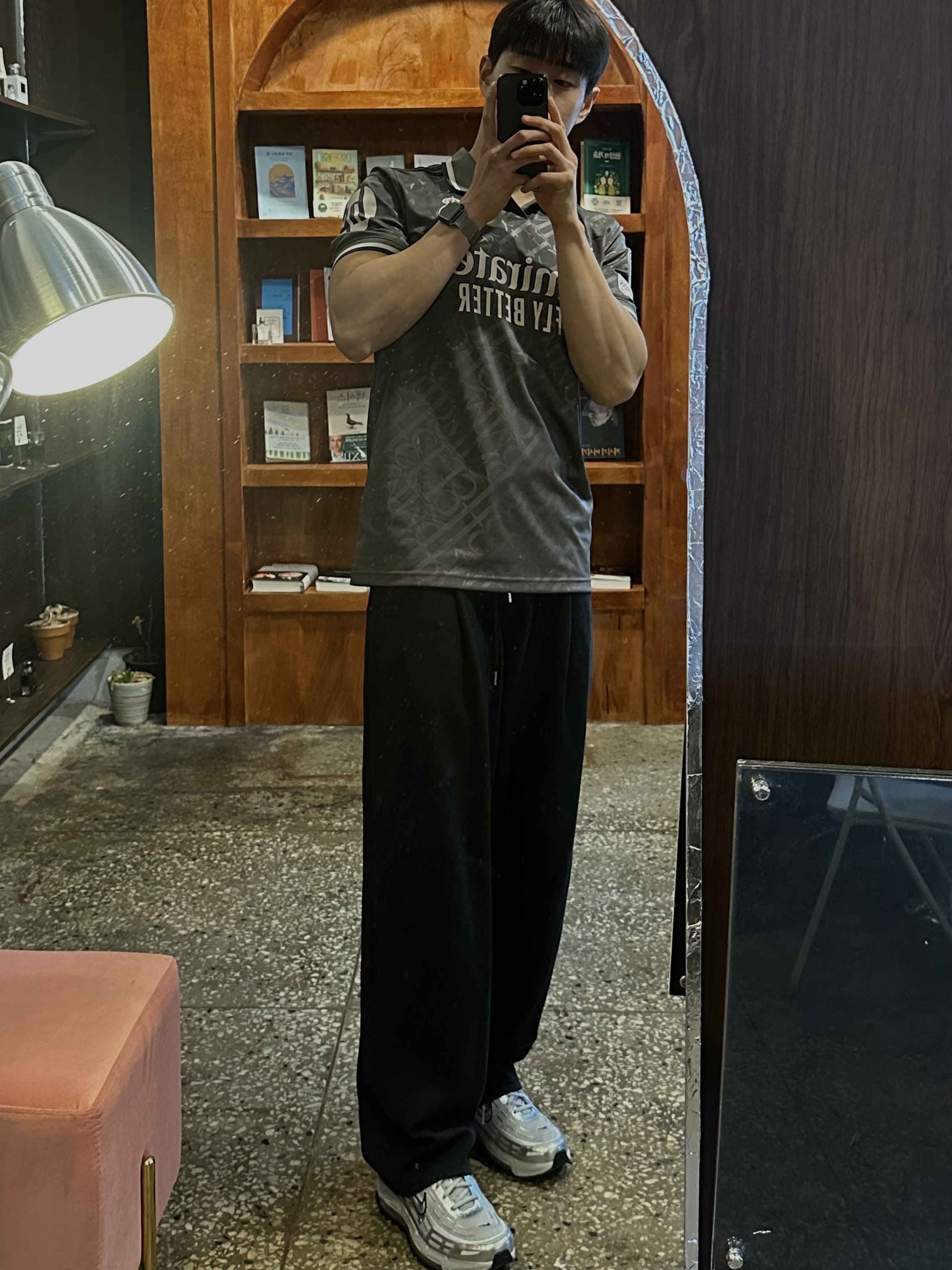 COS Nylon Crossbody Saddle Bag Black, Nike Air Max TL 2.5 Metallic Silver 착용 스타일