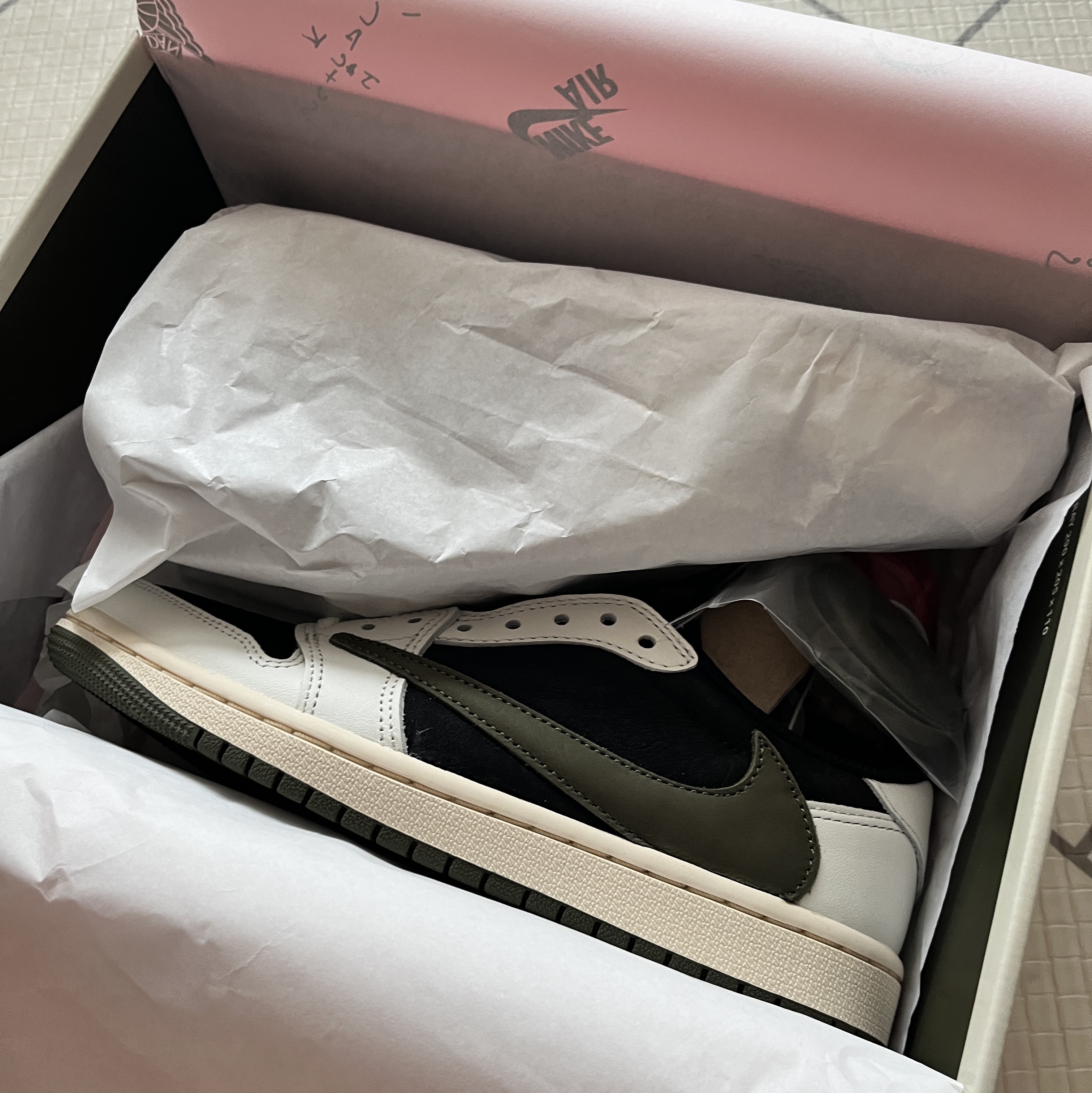 (W) Jordan 1 x Travis Scott Retro Low OG SP Medium Olive 착용 스타일