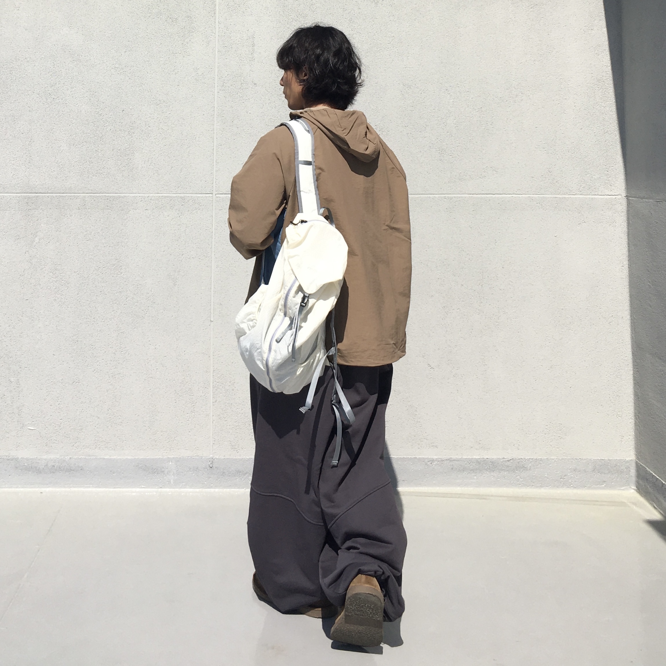Tod's Desert Boots in Suede Brown 착용 스타일 - 2
