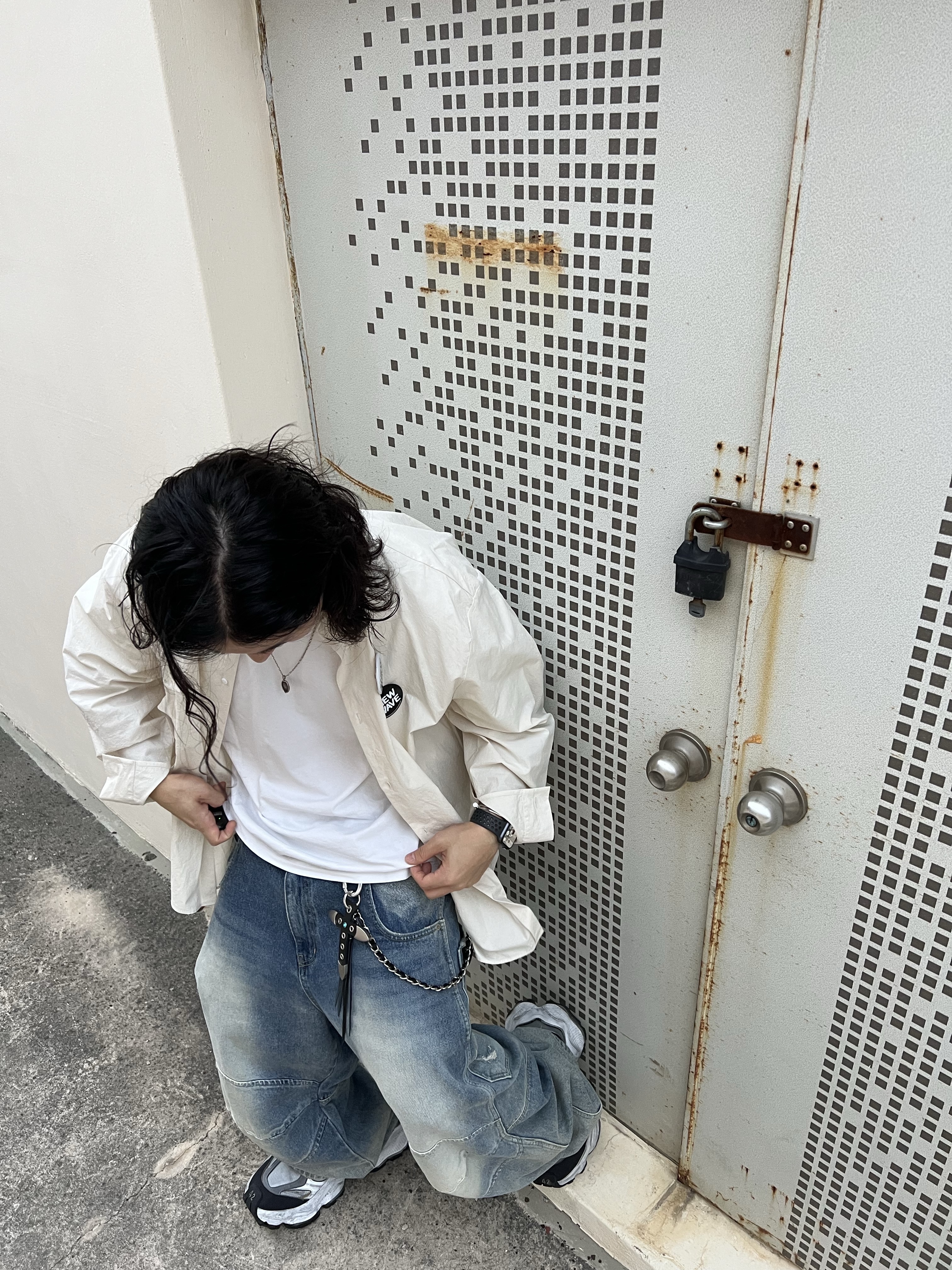 MJD 3D Knee Denim Pants Blue, Kamien x MJD Double Hole Belt Black Shearling Calfskin 착용 스타일 - 4