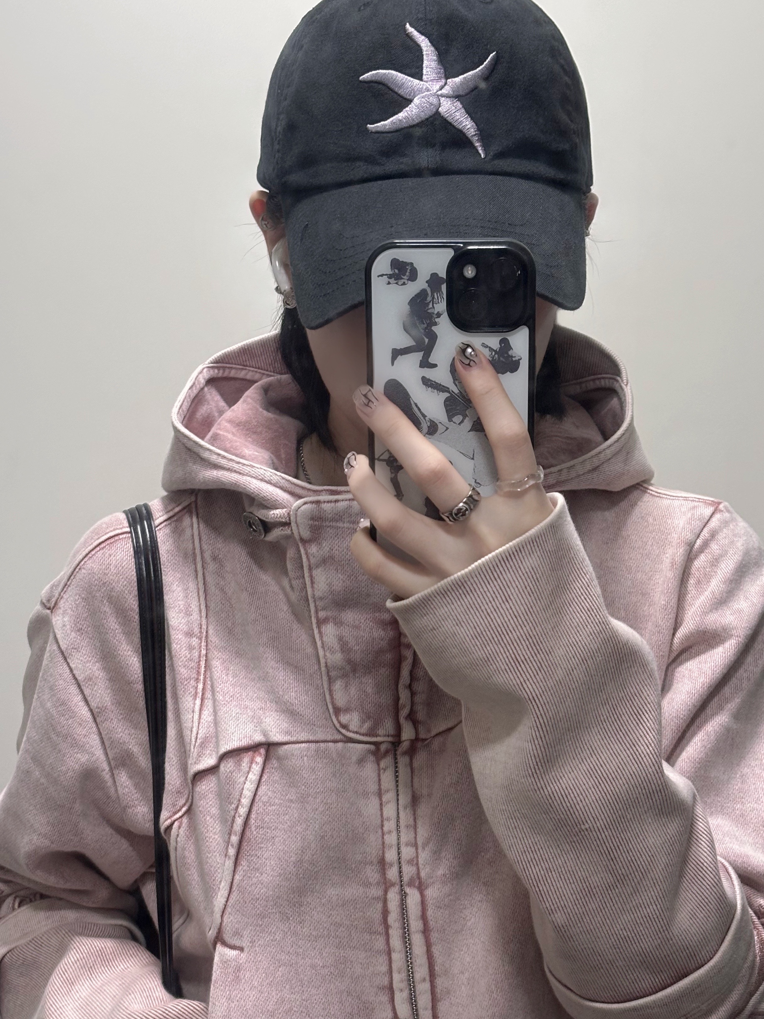 (W) Mischief Cut Off Hoodie Washed Pink Brown, Matin Kim String Coating Backpack Black 착용 스타일 - 2