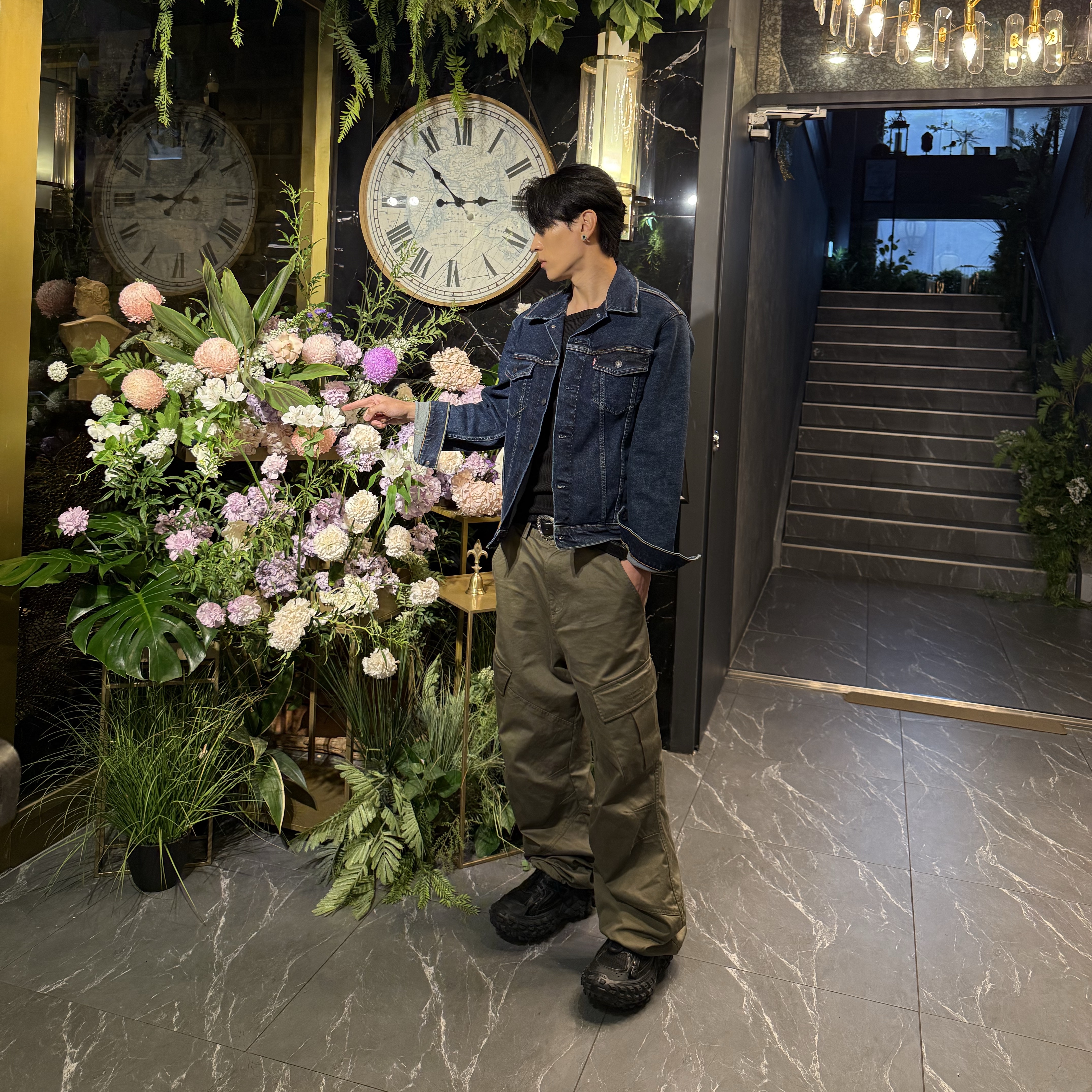Undermycar Mu.109 Anti Fxxking Logo Play Semi-Wide Cargo Pants Khaki 착용 스타일 - 4