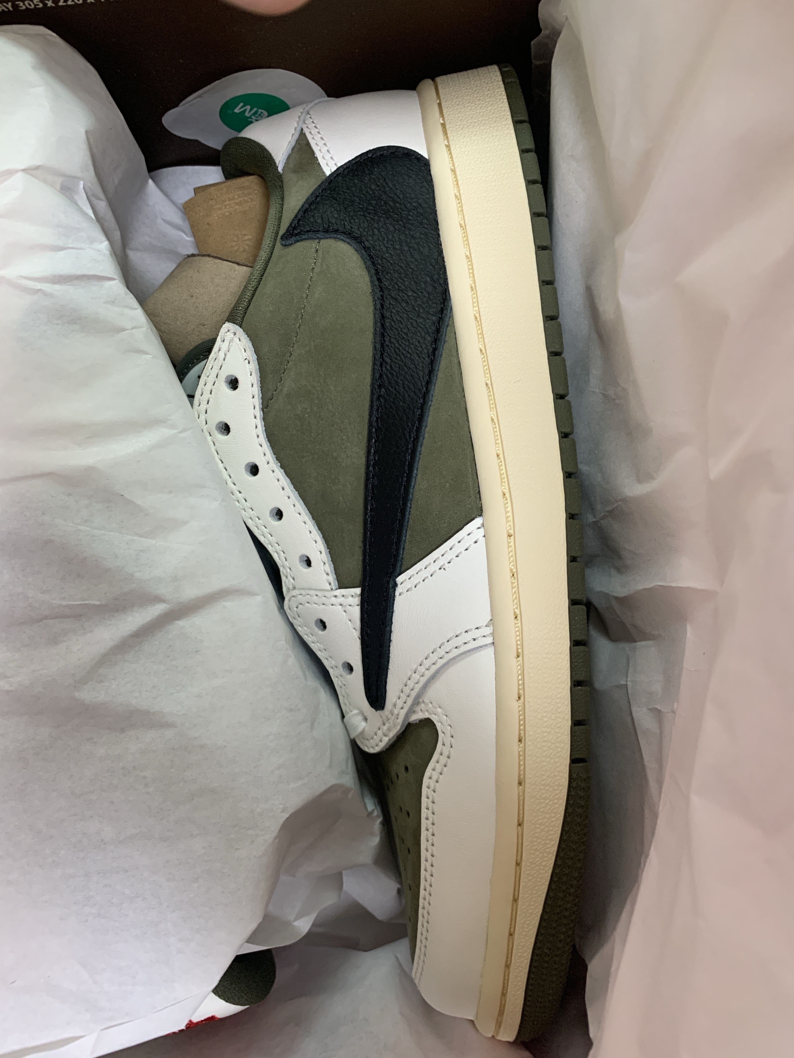 Jordan 1 x Travis Scott Retro Low OG SP Reverse Olive 착용 스타일