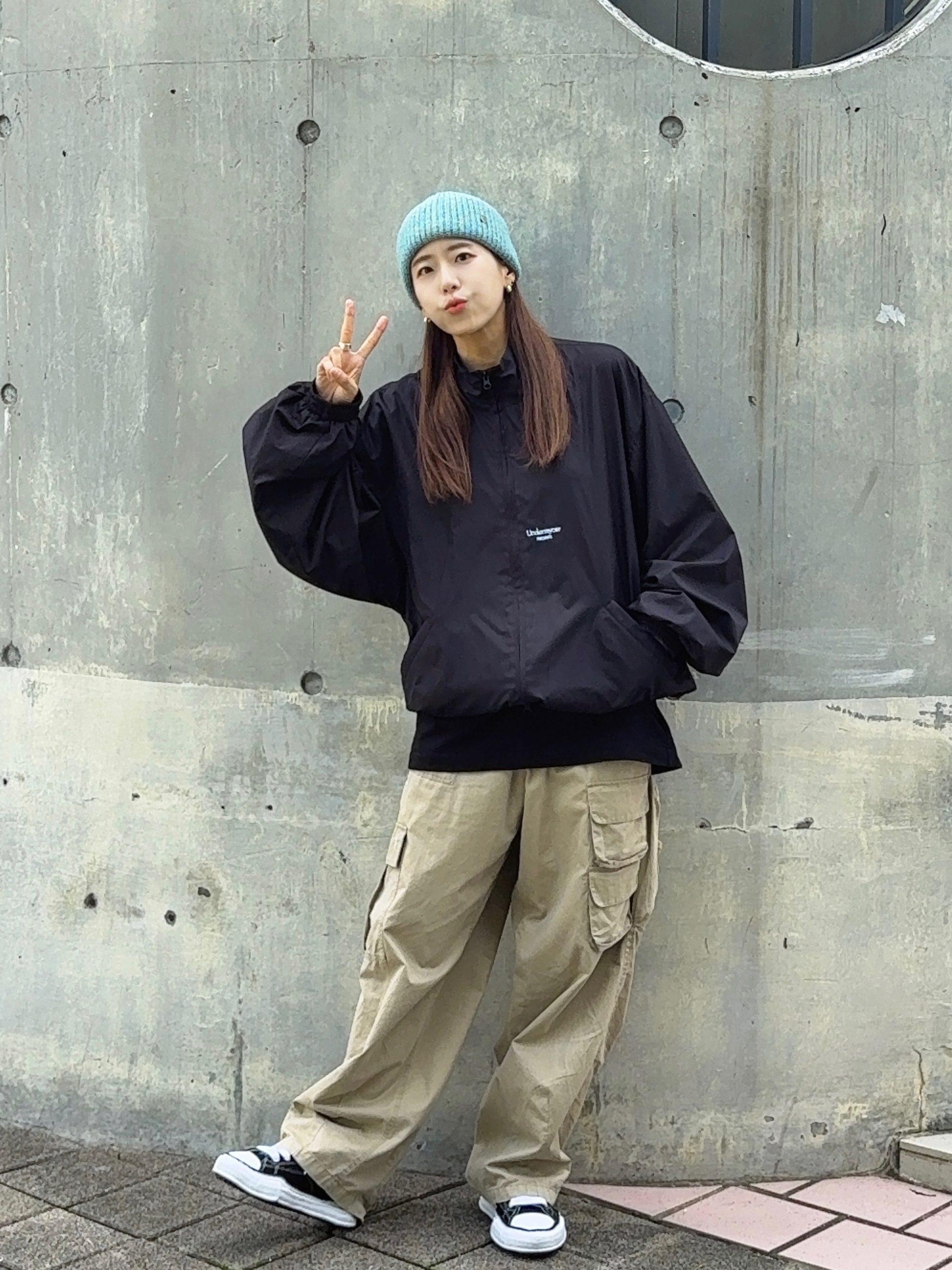 Undermycar Mu.24 Anti Fxxking Logo Play Crop Zip-up Jacket Black, Maison Mihara Yasuhiro Peterson OG Sole Canvas Low Sneakers Black 착용 스타일 - 3