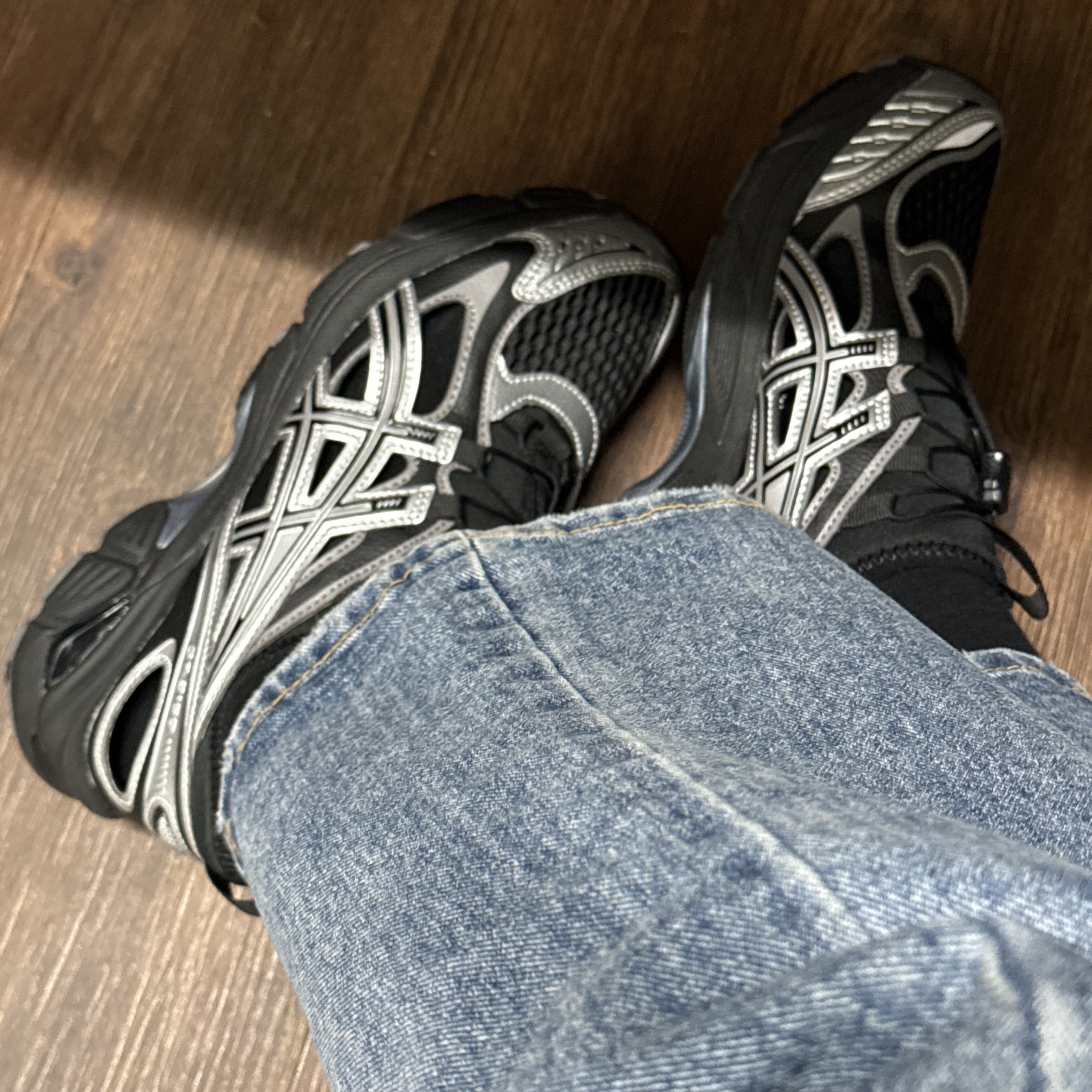 Asics GT-2160 Breeze Black Pure Silver 착용 스타일