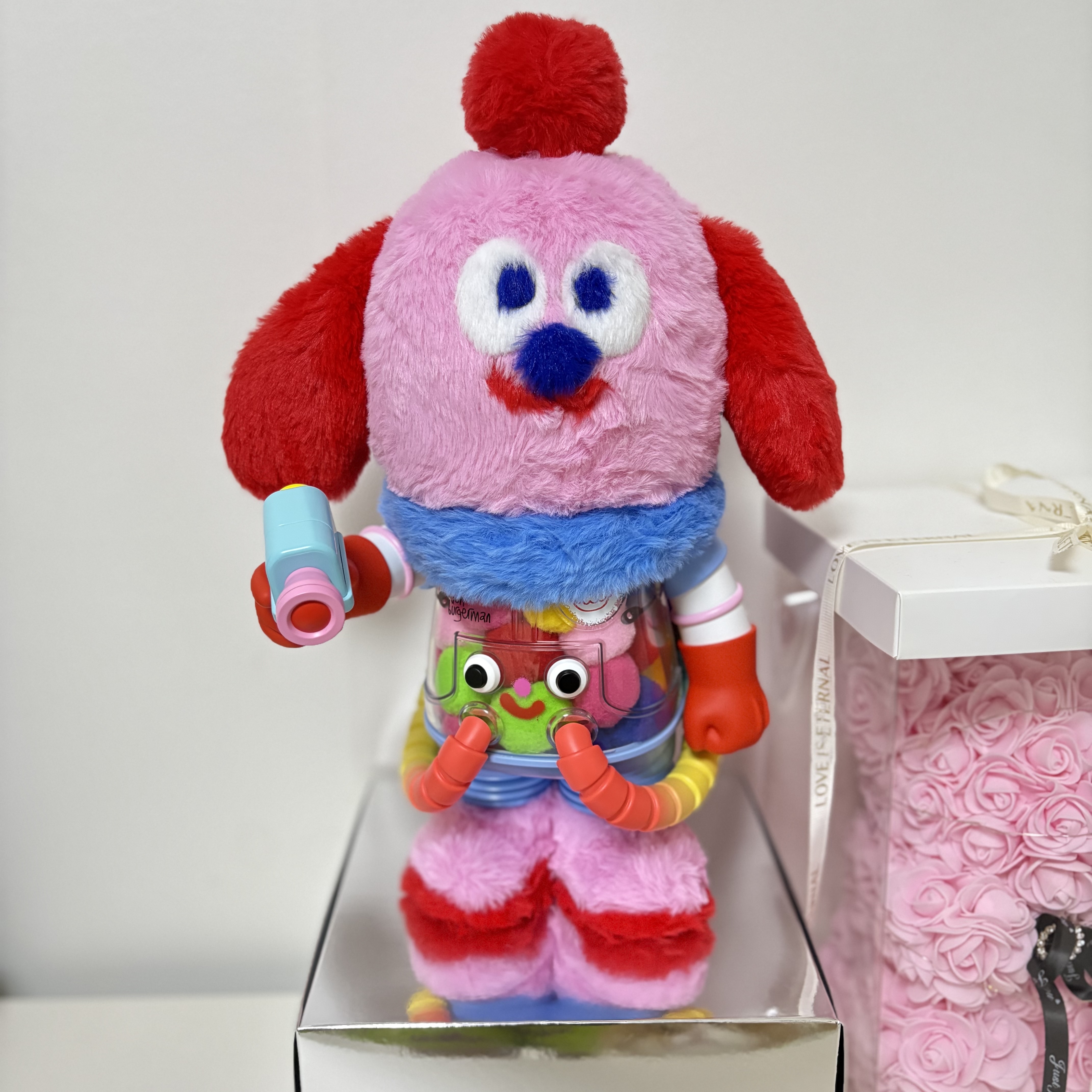 Pop Mart Mega Space Molly Jon Burgerman 400% 착용 스타일 - 1