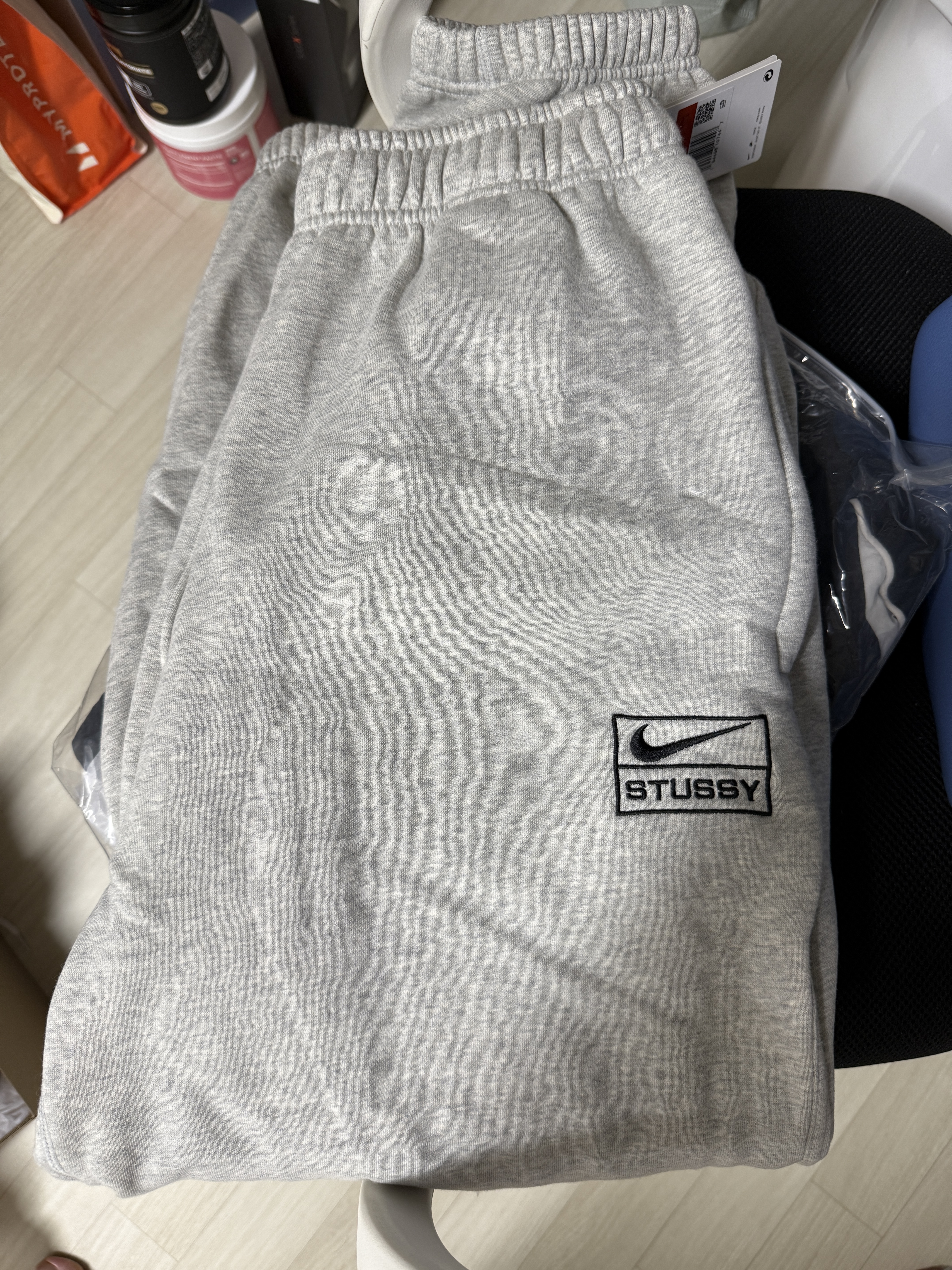 Nike x Stussy NRG Fleece Pants Dark Grey Heather (DO9340-063) 착용 스타일