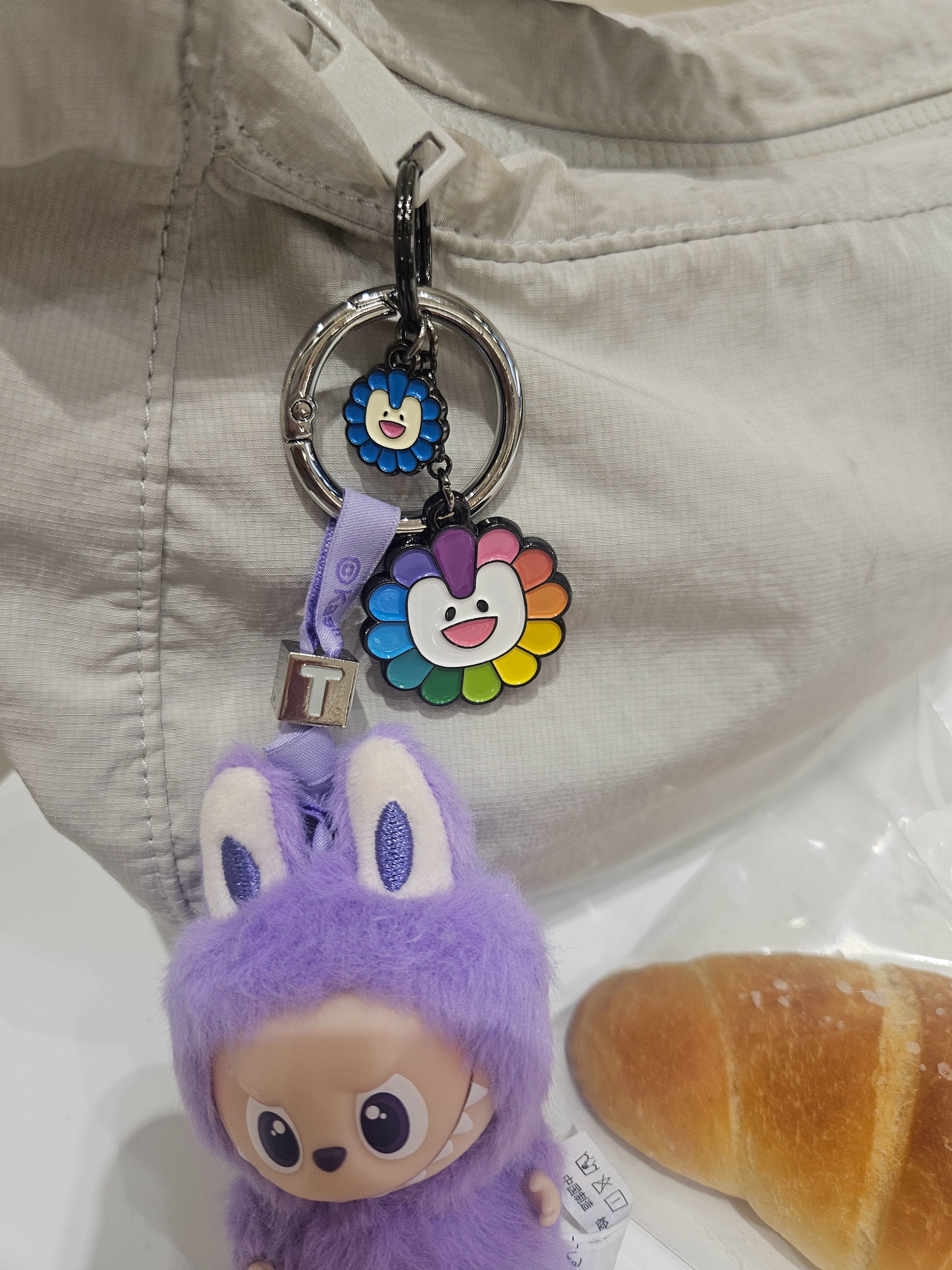 Pop Mart Labubu The Monsters Pin For Love Series Vinyl Plush Pendant (N-Z) T (Opened Case), NewJeans x Murakami Metal Keyring Flower 착용 스타일 - 1