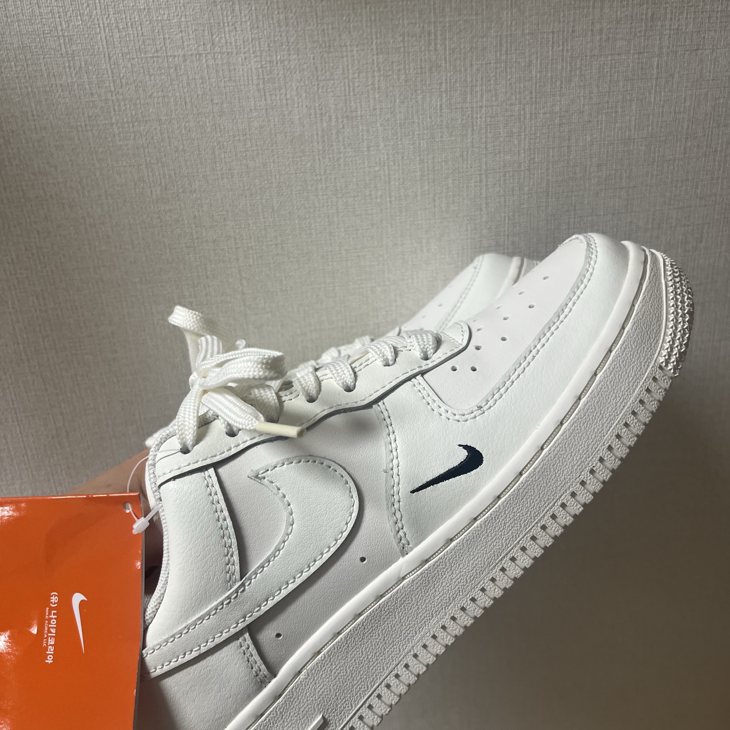 (W) Nike Air Force 1 '07 Essential TRK3 Sail 착용 스타일
