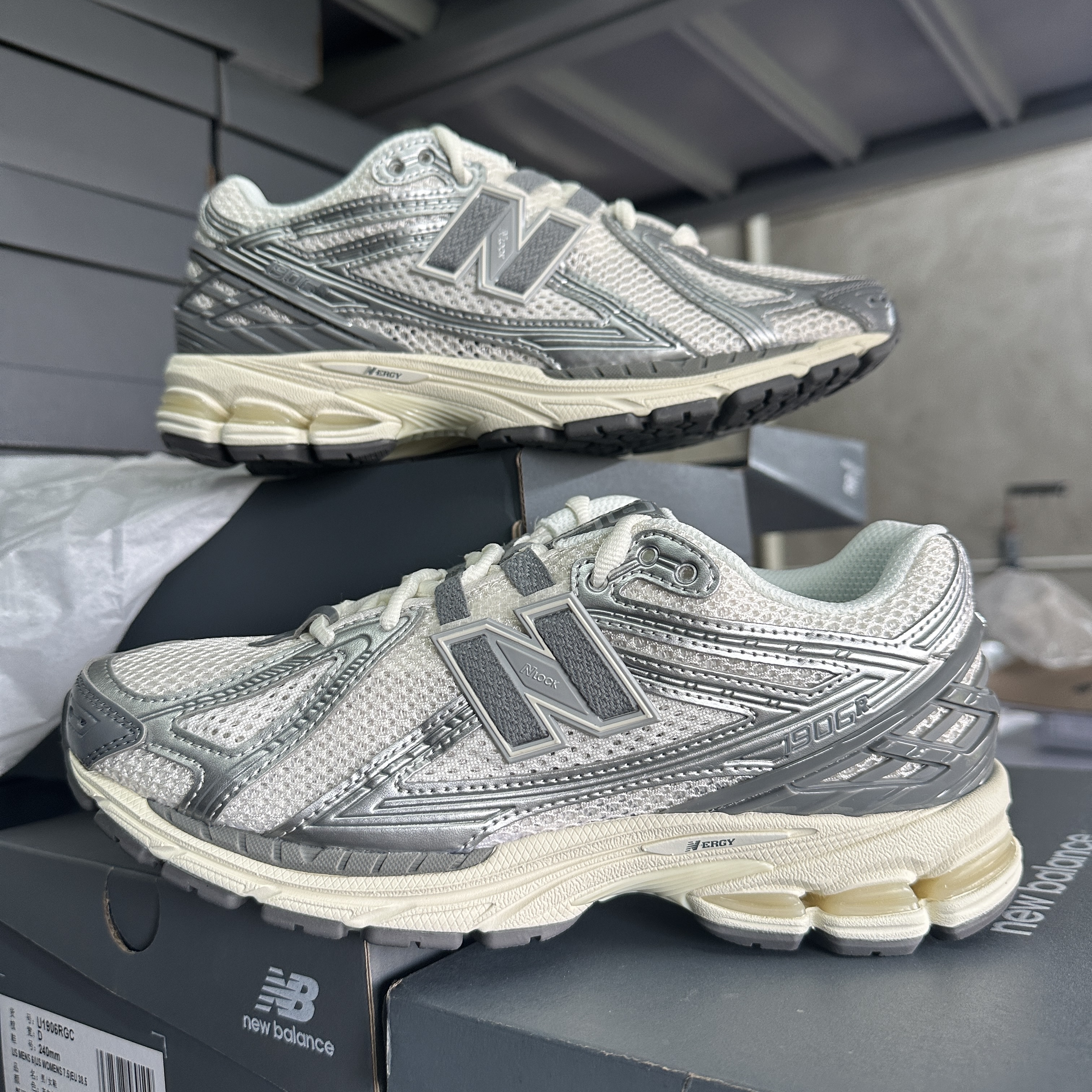 New Balance 1906R Grey - D Standard 착용 스타일