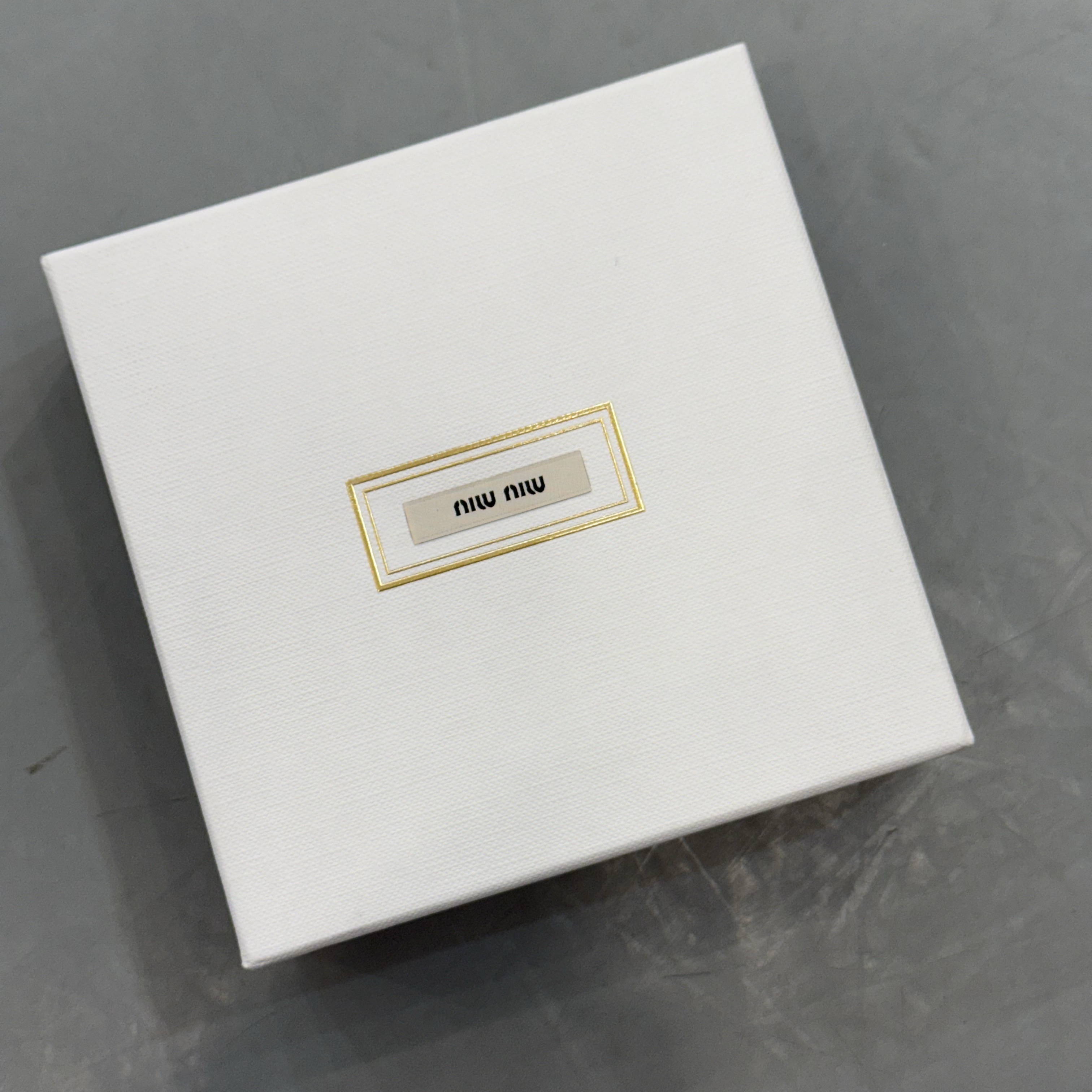 (W) Miu Miu Metal Necklace Black 착용 스타일 - 3