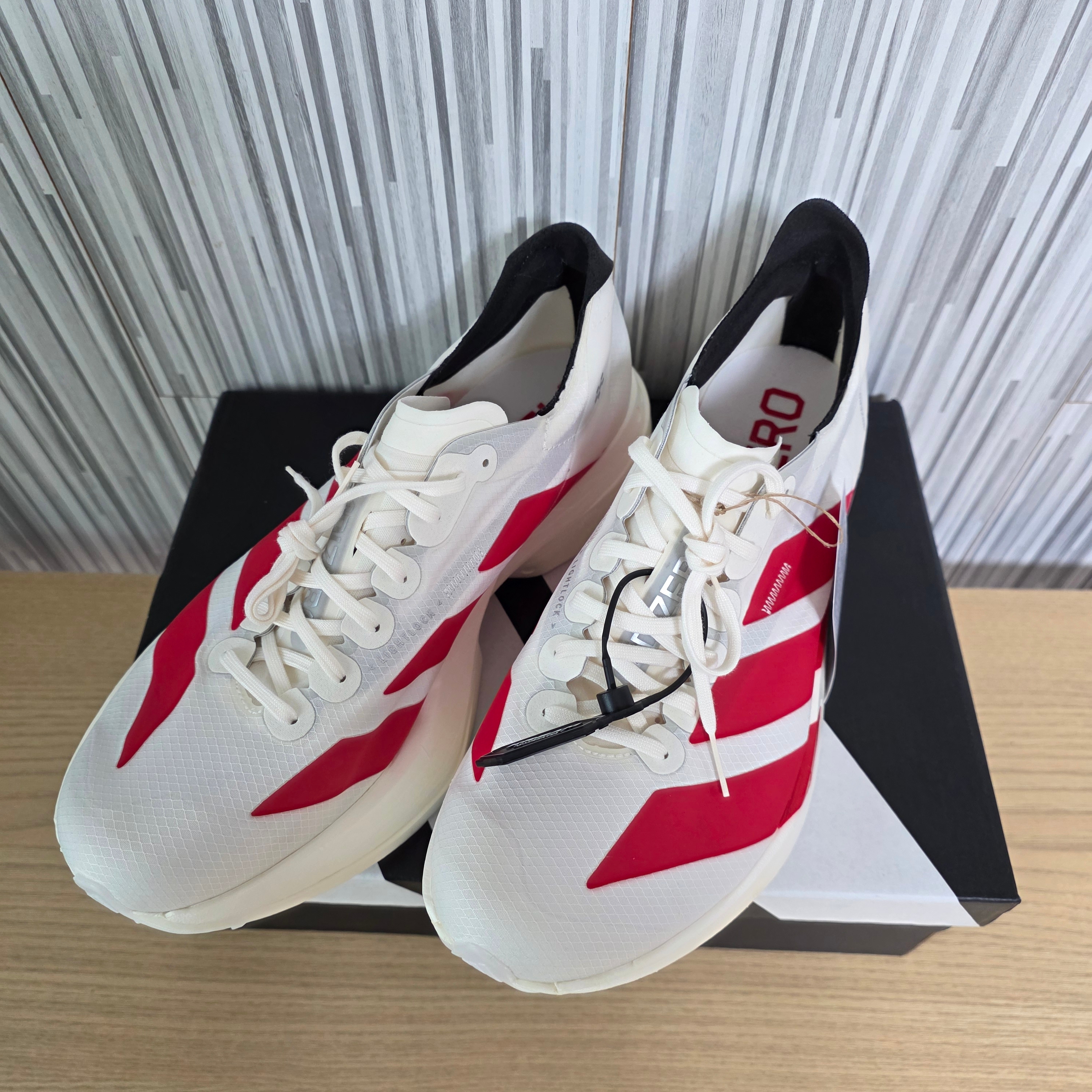 Adidas Adizero Adios Pro 4 Off White Better Scarlet 착용 스타일 - 1