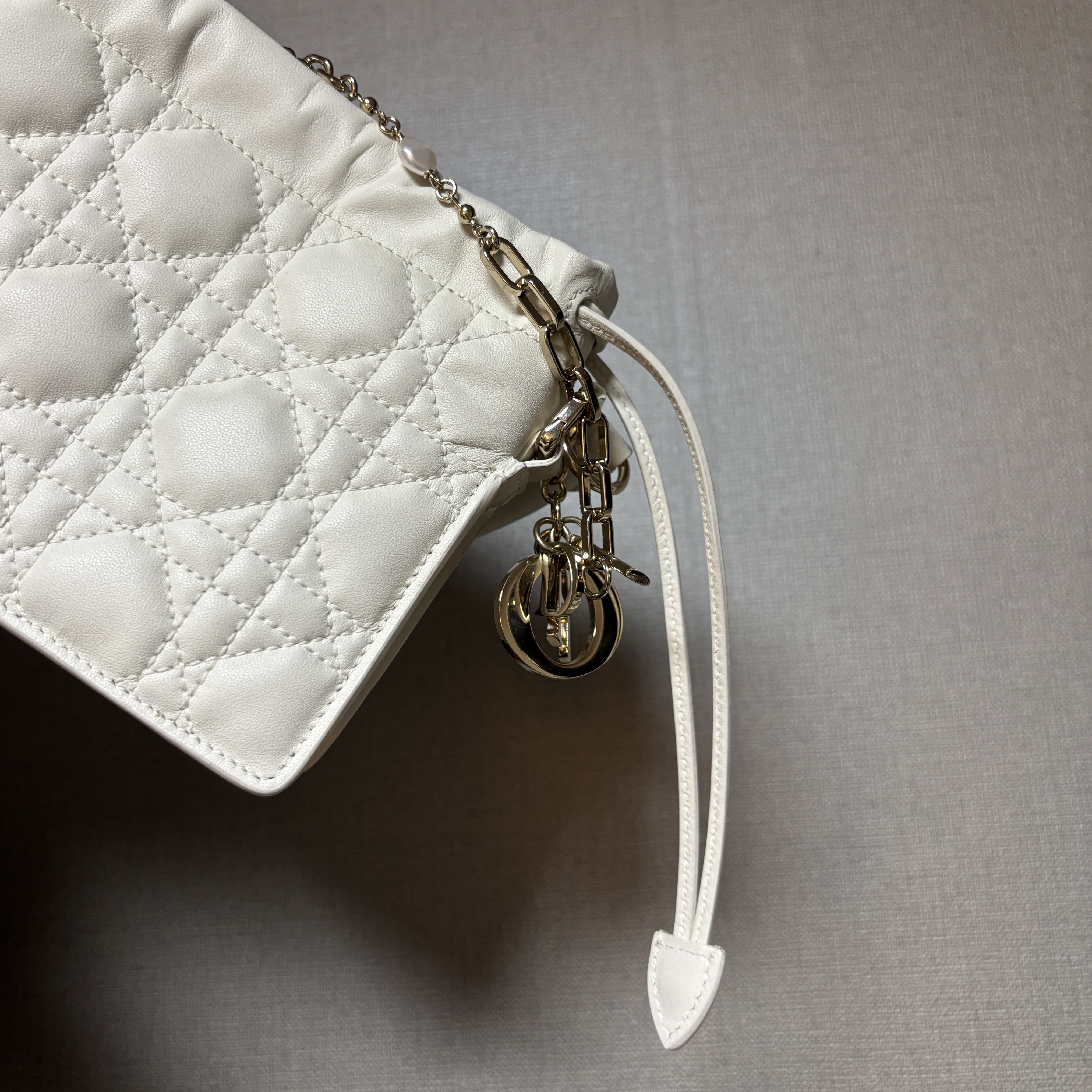 Dior Mini Lady Milly Bag Latte 착용 스타일