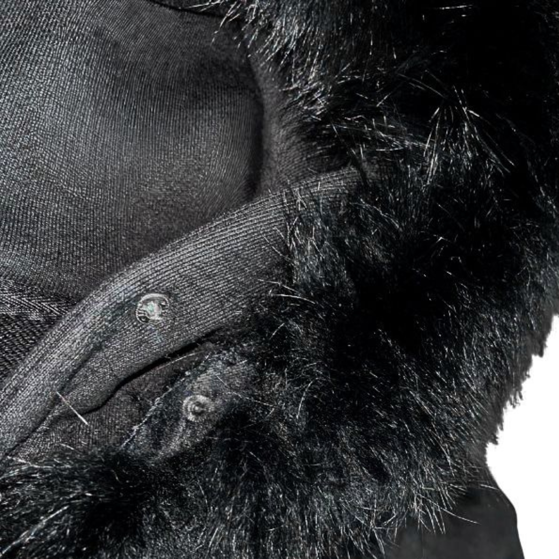 스모크어스타 디스트로이드 퍼 크림슨 후디 블랙(Smokeastar Destroyed Fur Crimson Hoodie Black) - 2