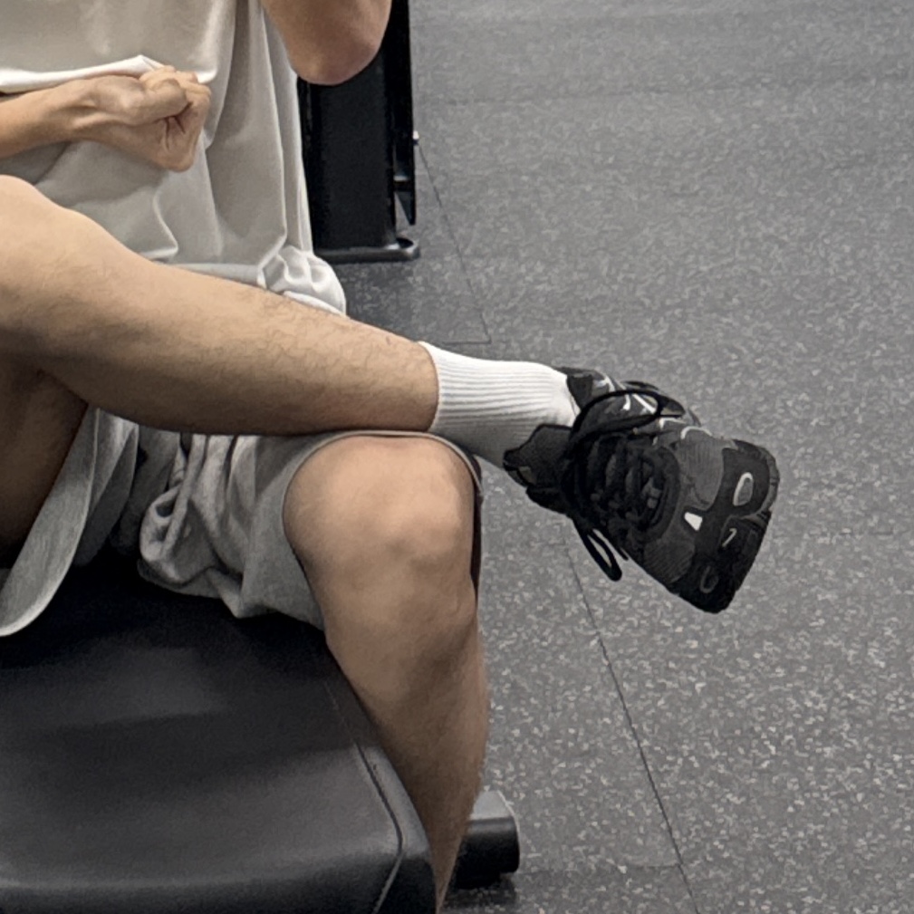 Nike Air Max Torch 4 Anthracite Metallic Silver 착용 스타일