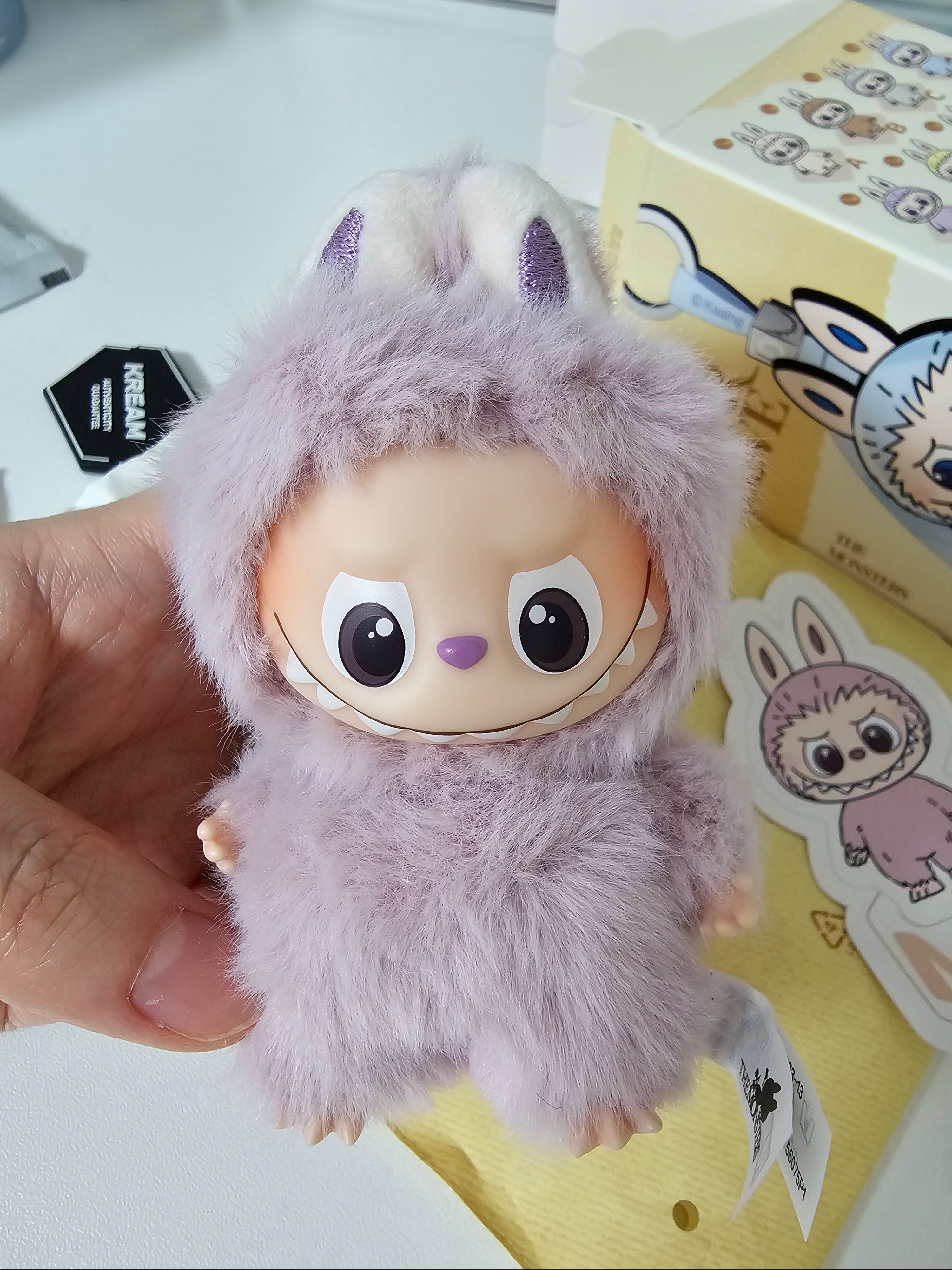 Pop Mart Labubu The Monsters Pin For Love Series Vinyl Plush Pendant (A-M) M (Opened Case) 착용 스타일 - 2