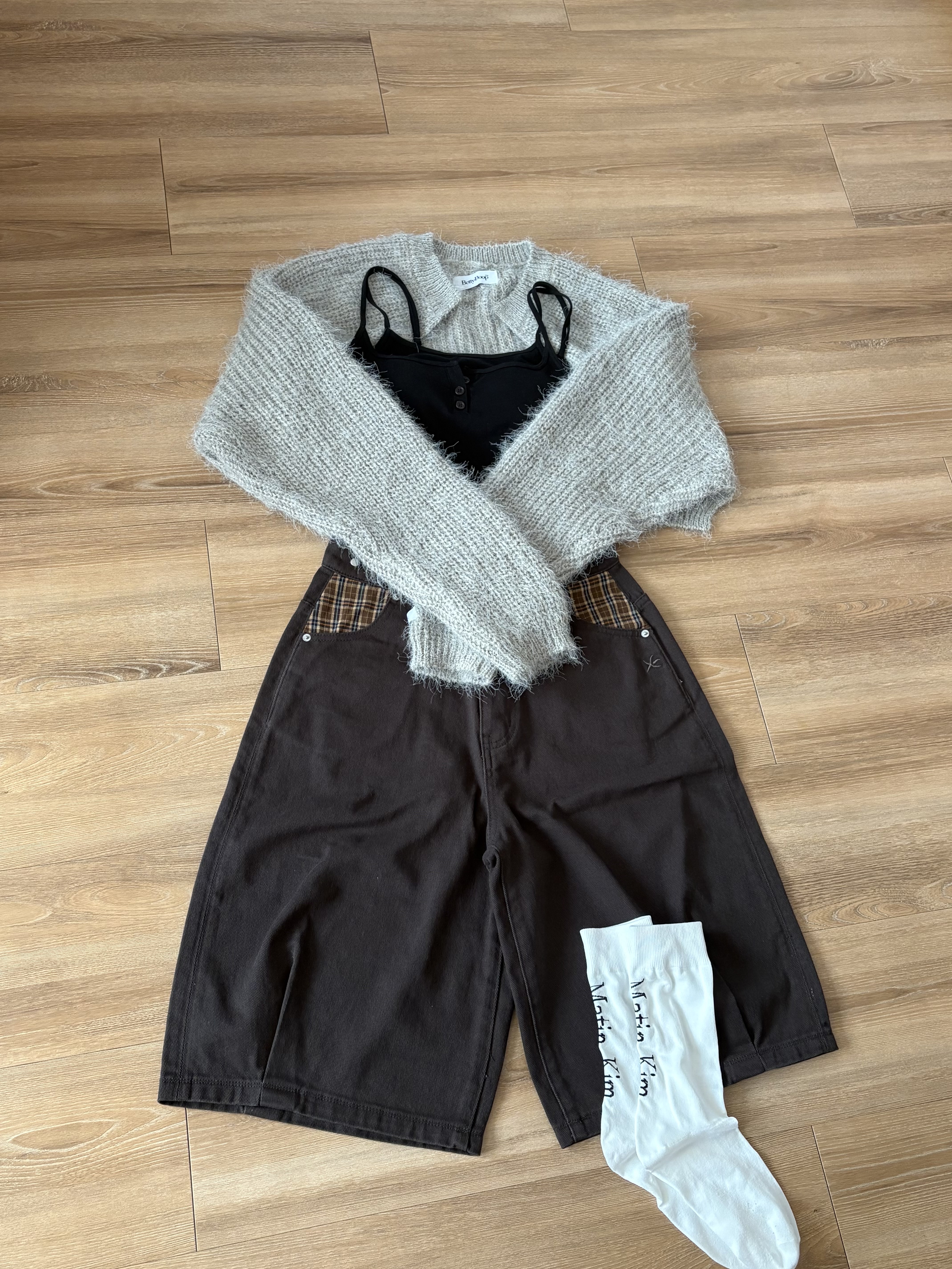 The Coldest Moment Check Pocket Half Pants Charcoal 착용 스타일