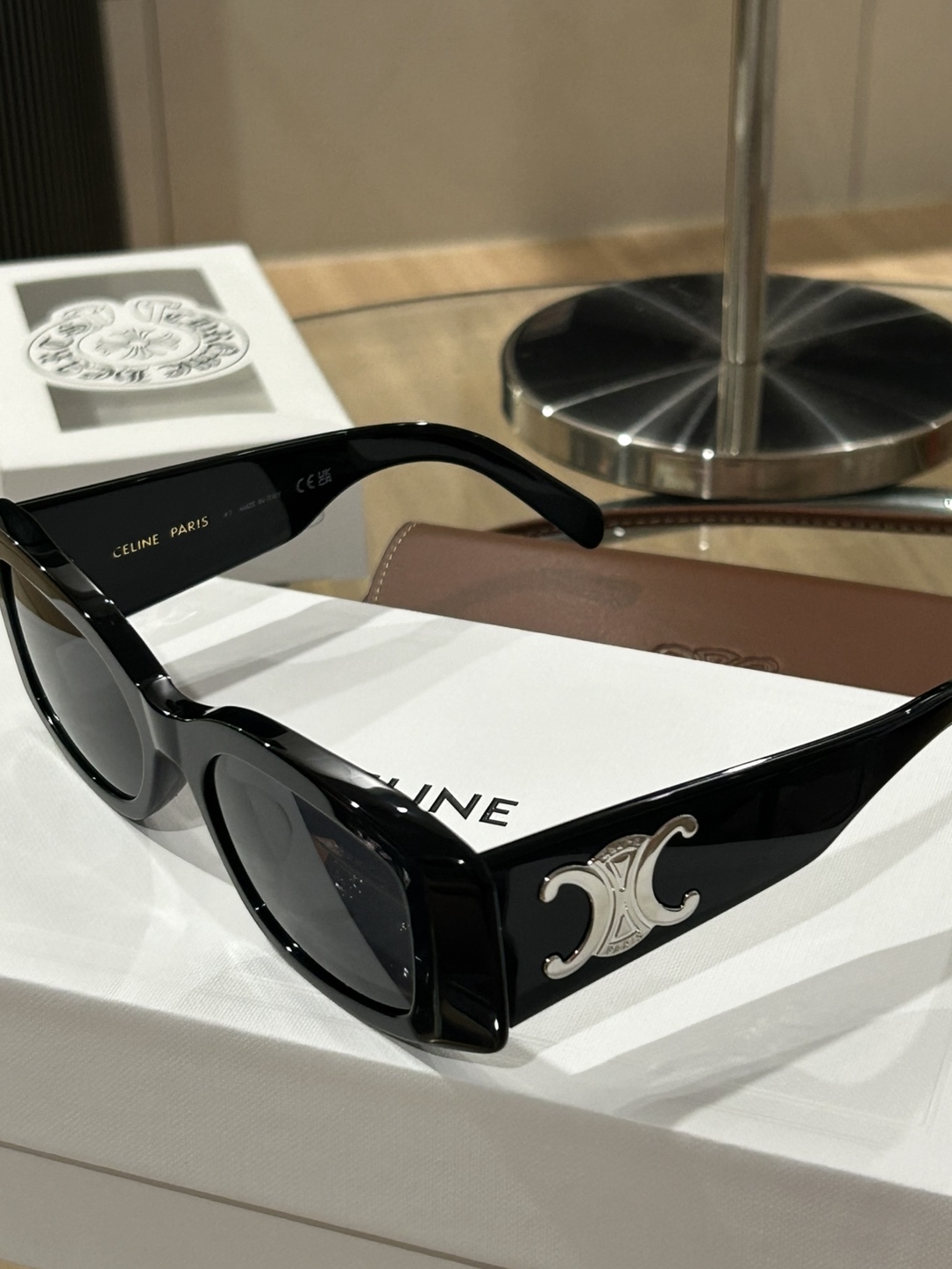 (W) Celine Triomphe XL 01 Sunglasses in Acetate Black, (W) Swarovski Matrix Tennis Bracelet White Rhodium Plated 착용 스타일 - 10