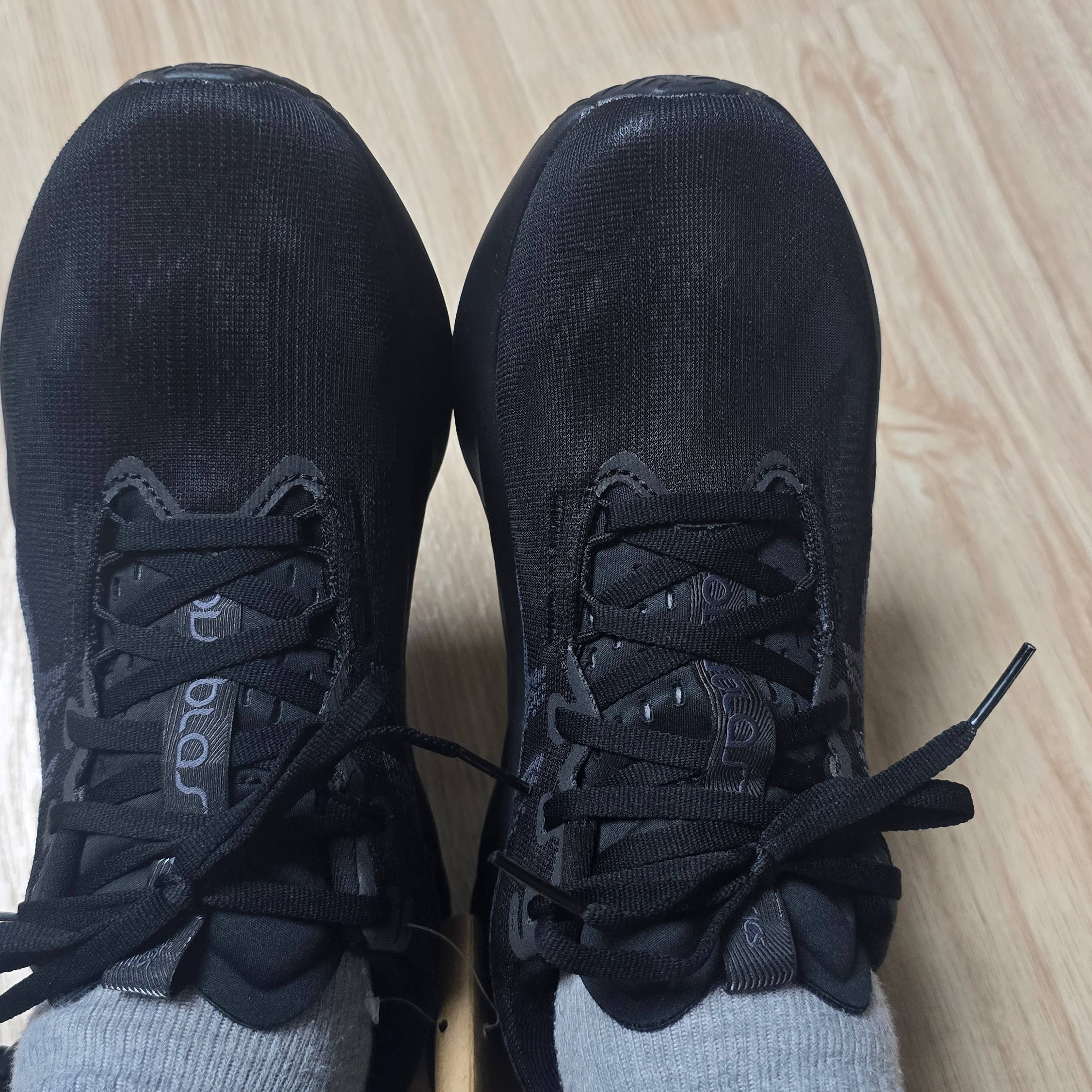 Asics Novablast 5 Black Carrier Grey 착용 스타일