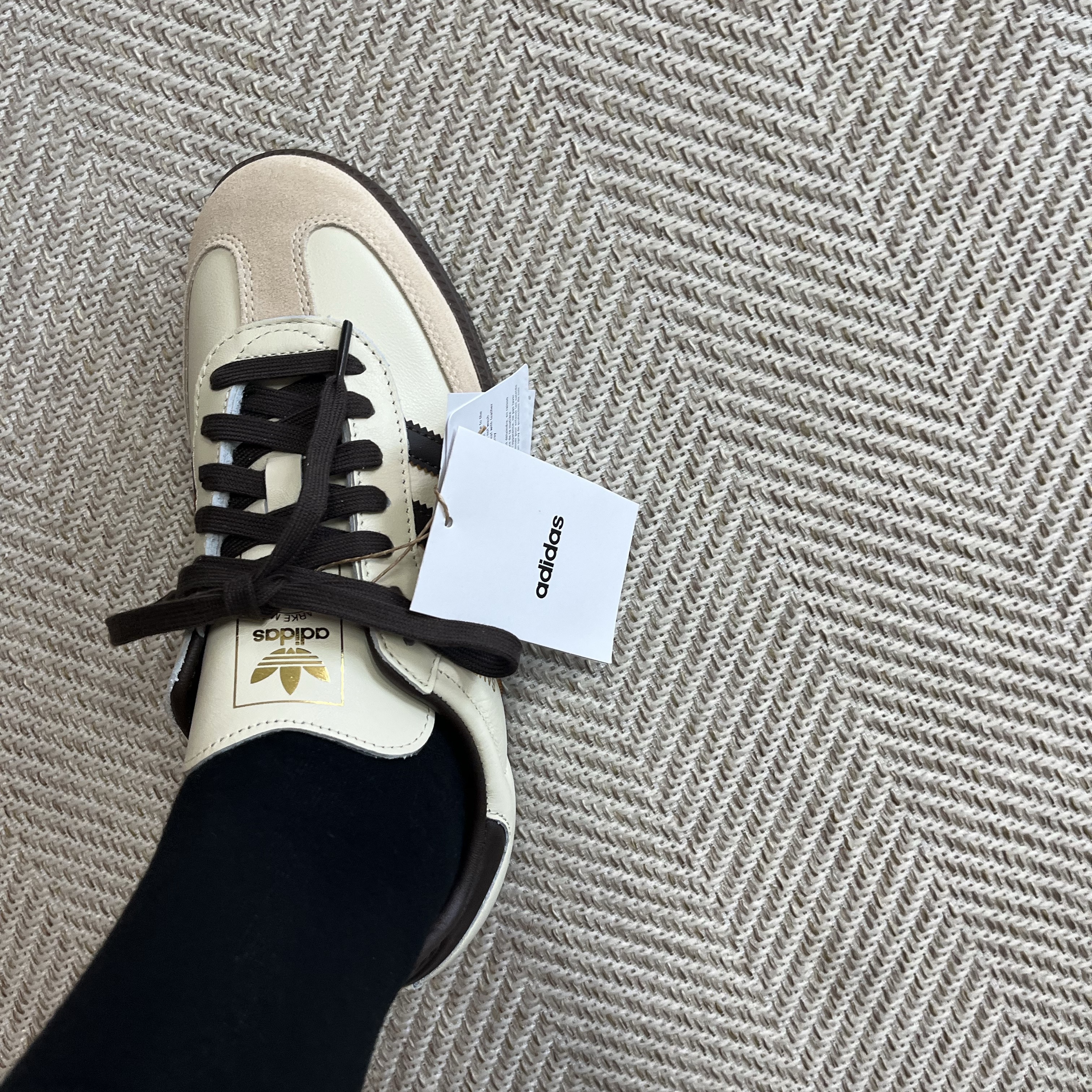 Adidas Samba OG Cream White Dark Brown 착용 스타일 - 2
