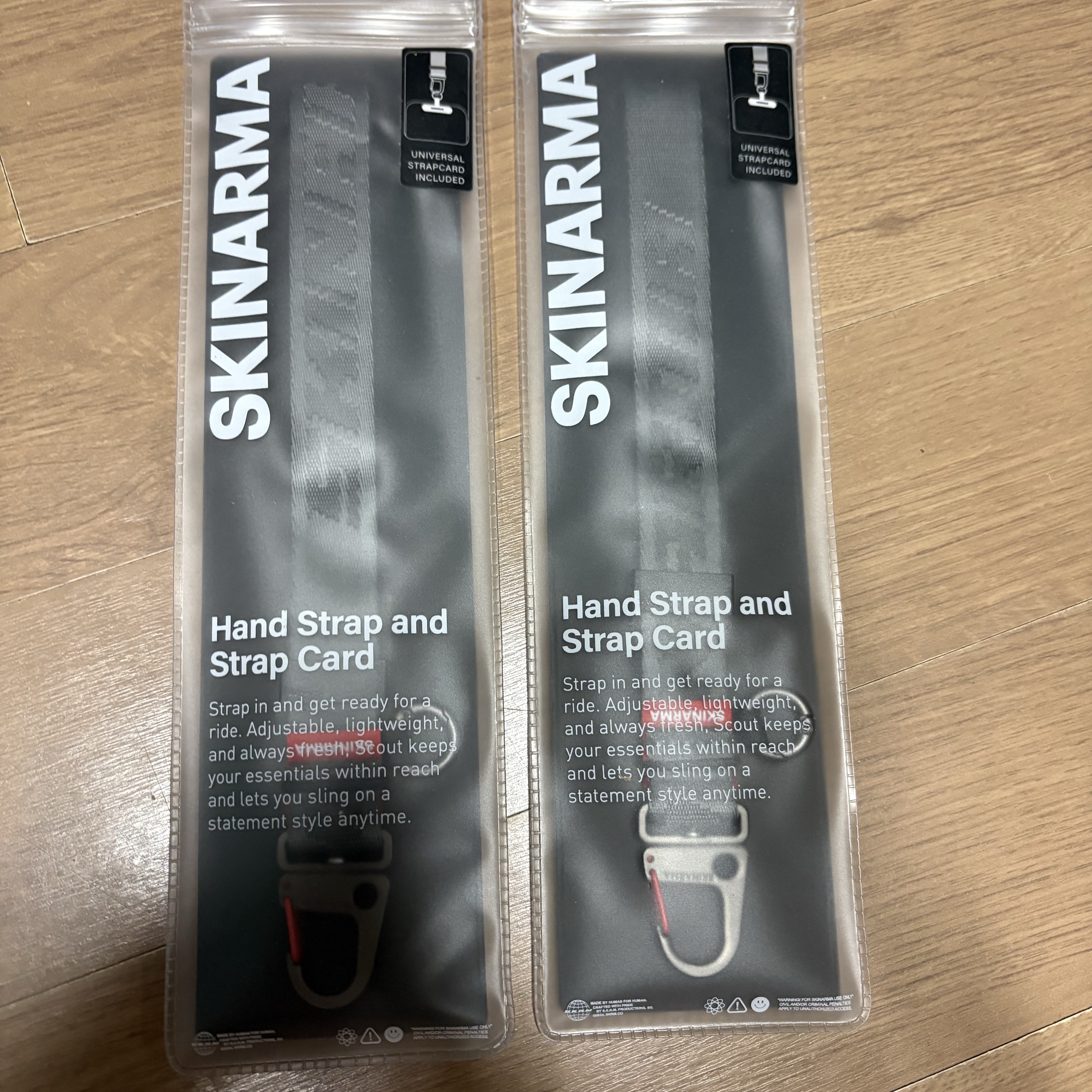 Skinarma Scout Handstrap Grey 착용 스타일
